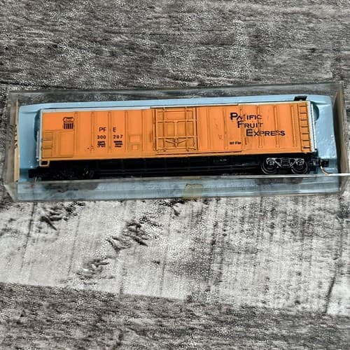 Atlas 2304 Pacific Fruit Express Reefer N Scale Train Box Car - Thumbnail 5