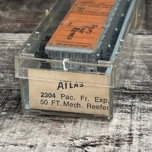 Atlas 2304 Pacific Fruit Express Reefer N Scale Train Box Car - Thumbnail 2