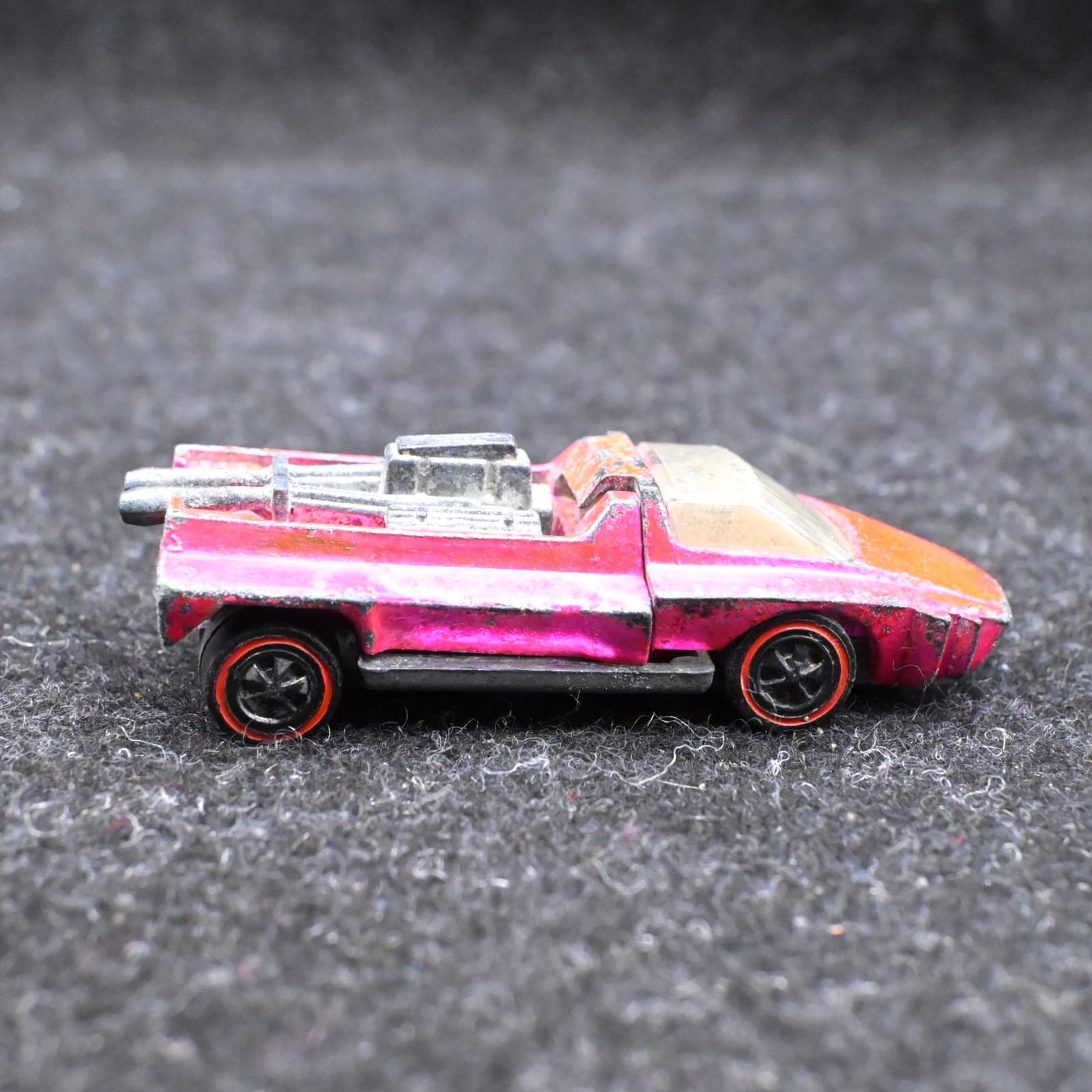 Redline Hotwheels Hot Pink 1971 Hairy Hauler - Thumbnail 3