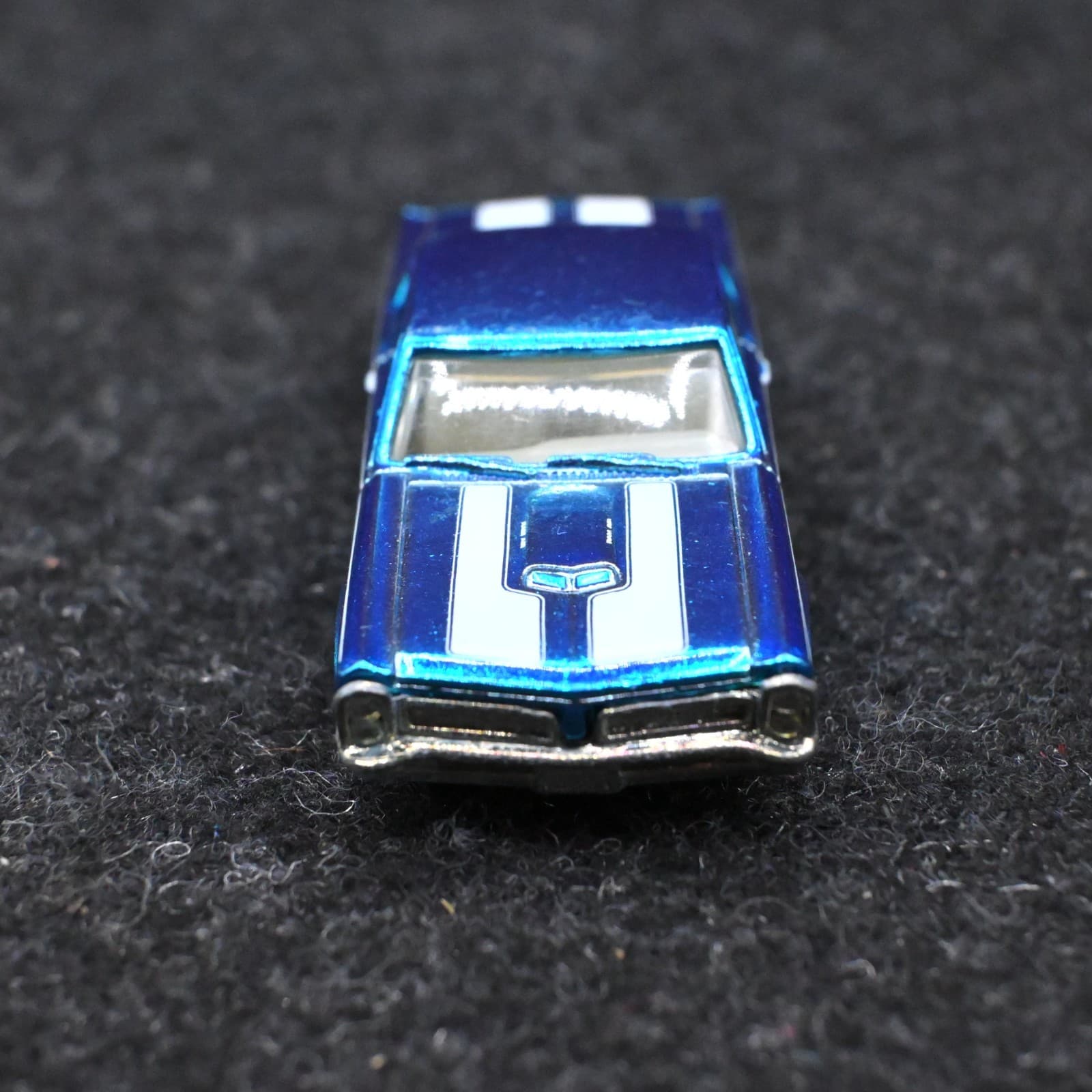 LOOSE Hot Wheels Classics Series 1 1965 Pontiac GTO Blue Spectraflame Redline - Thumbnail 4