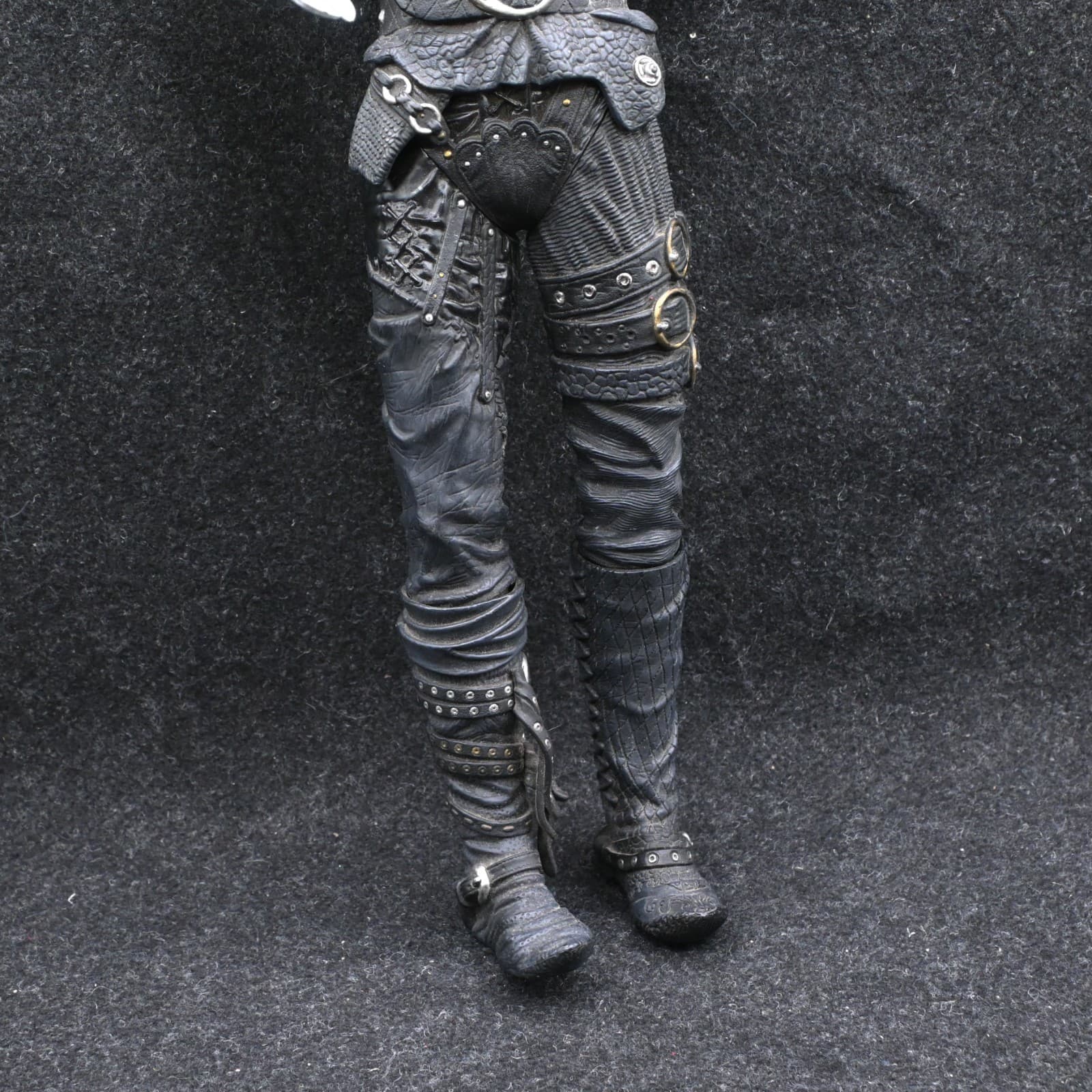 FOR PARTS OR REPAIR Edward Scissorhands 18" Action Figure, 2000 McFarlane Toys - Thumbnail 5