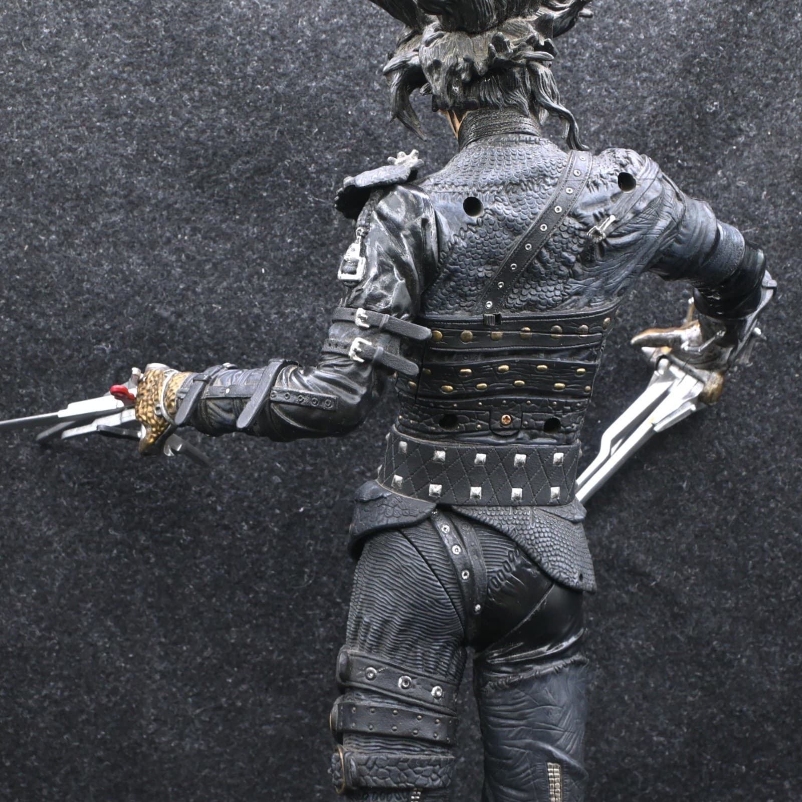 FOR PARTS OR REPAIR Edward Scissorhands 18" Action Figure, 2000 McFarlane Toys - Thumbnail 9