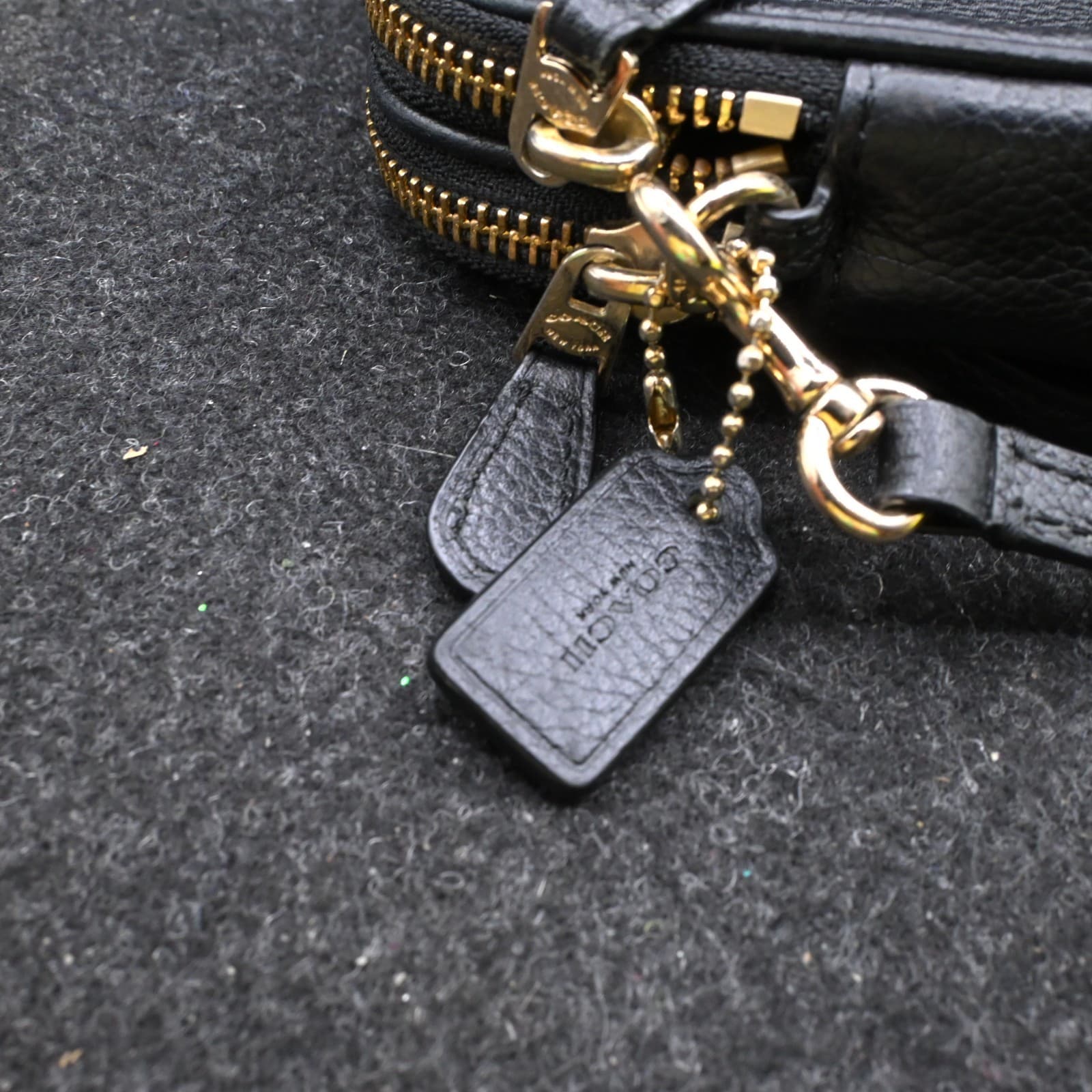 READ Coach Mini Jamie Camera Bag Black Pebble Leather Signature Crossbody Purse - Thumbnail 4