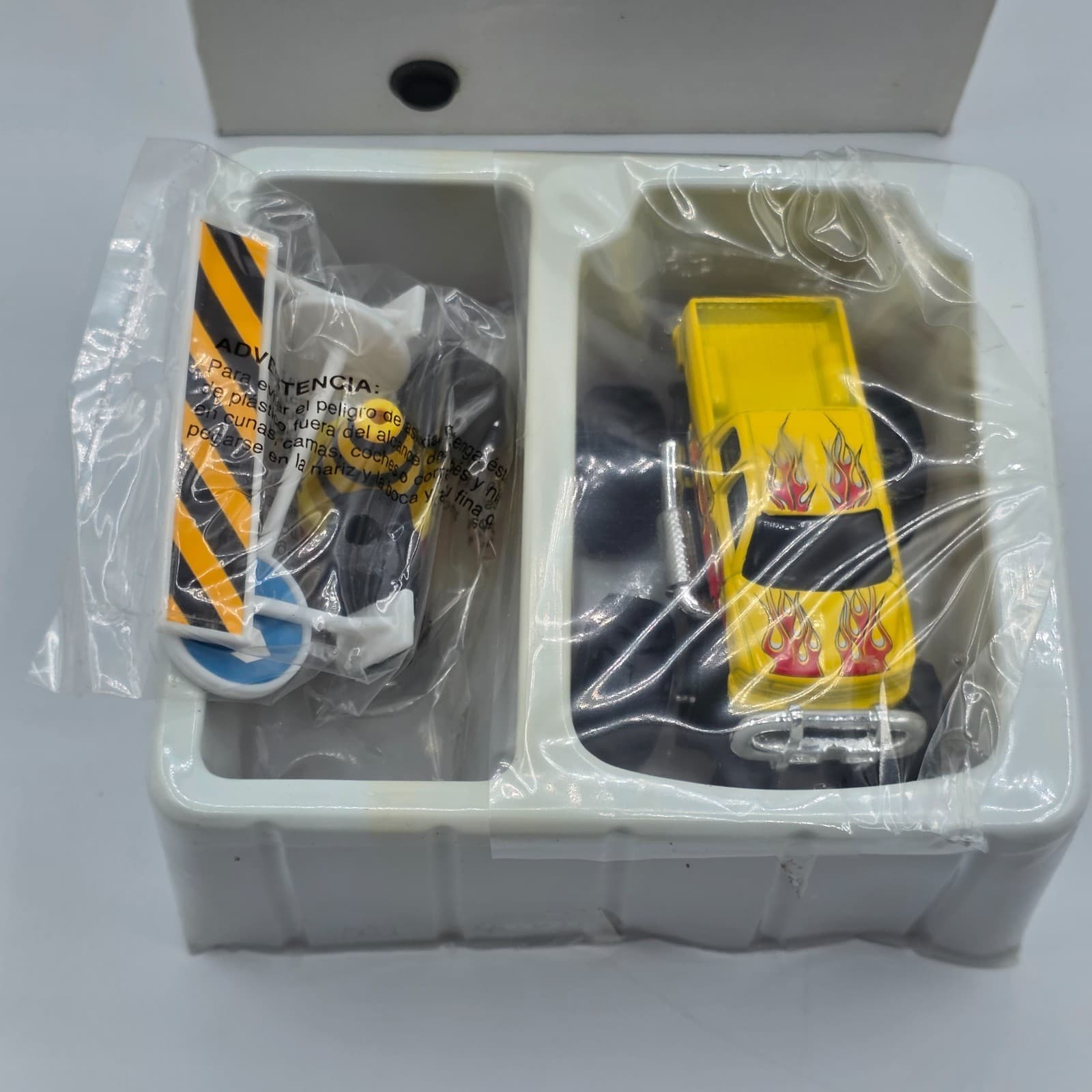 Vintage Monster Trucks Fire Chief Die-Cast Sport Rebel NIB Maisto 2003 F686091 - Thumbnail 2