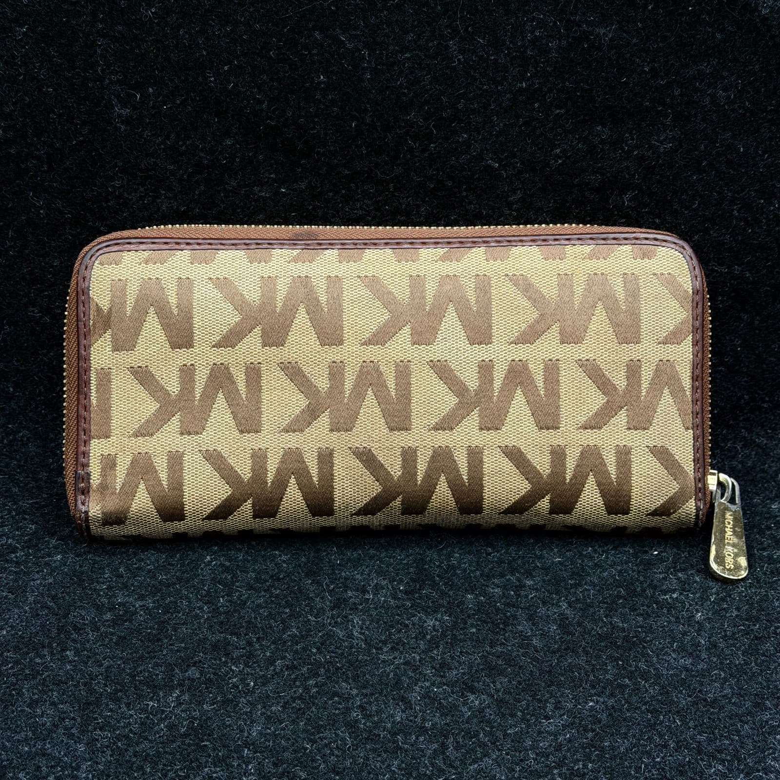 Michael Kors Zip Around Monogram Wallet with Leather Interior - Thumbnail 8