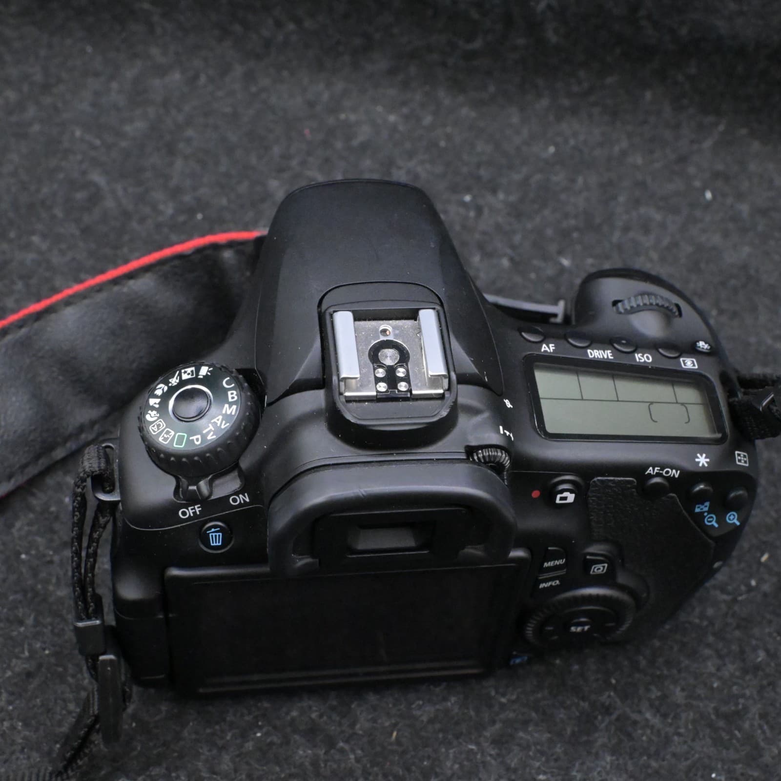 Canon EOS 60D 18MP DSLR Camera Body Only Charger Battery only - Thumbnail 10