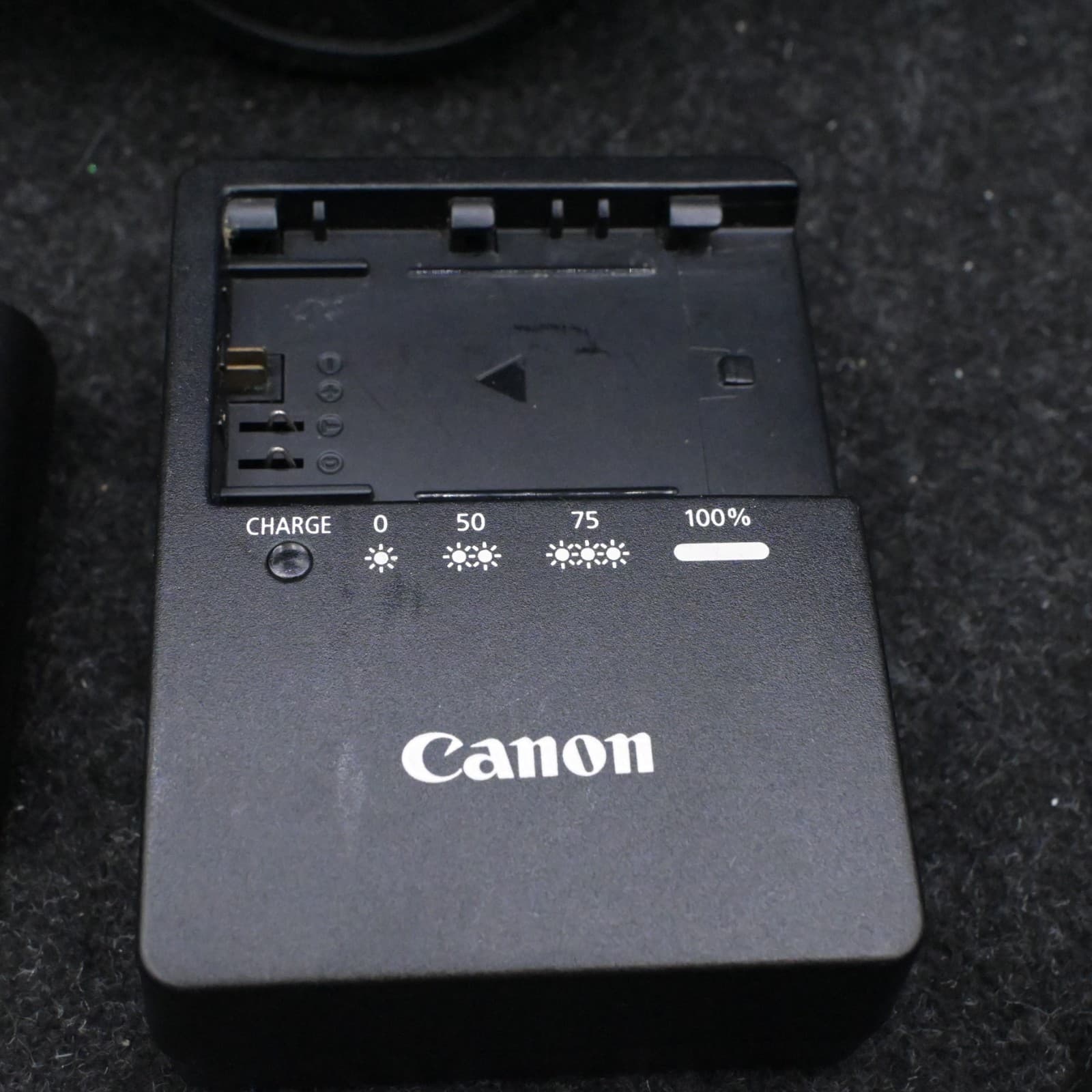Canon EOS 60D 18MP DSLR Camera Body Only Charger Battery only - Thumbnail 3