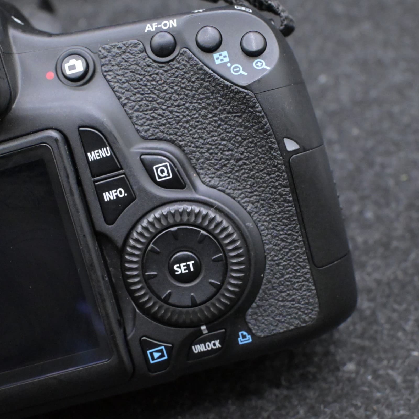 Canon EOS 60D 18MP DSLR Camera Body Only Charger Battery only - Thumbnail 13
