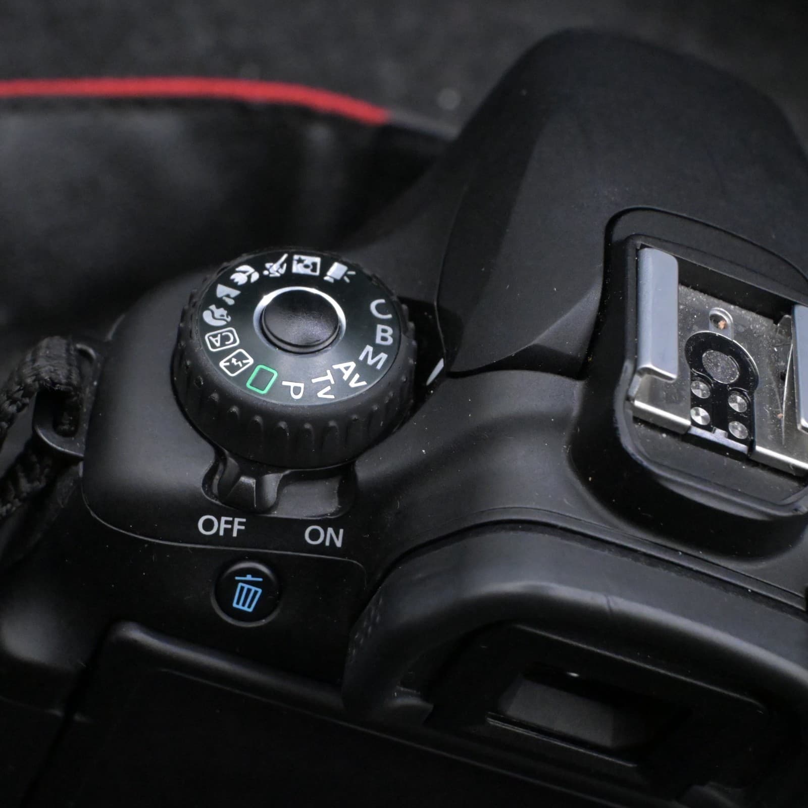 Canon EOS 60D 18MP DSLR Camera Body Only Charger Battery only - Thumbnail 8
