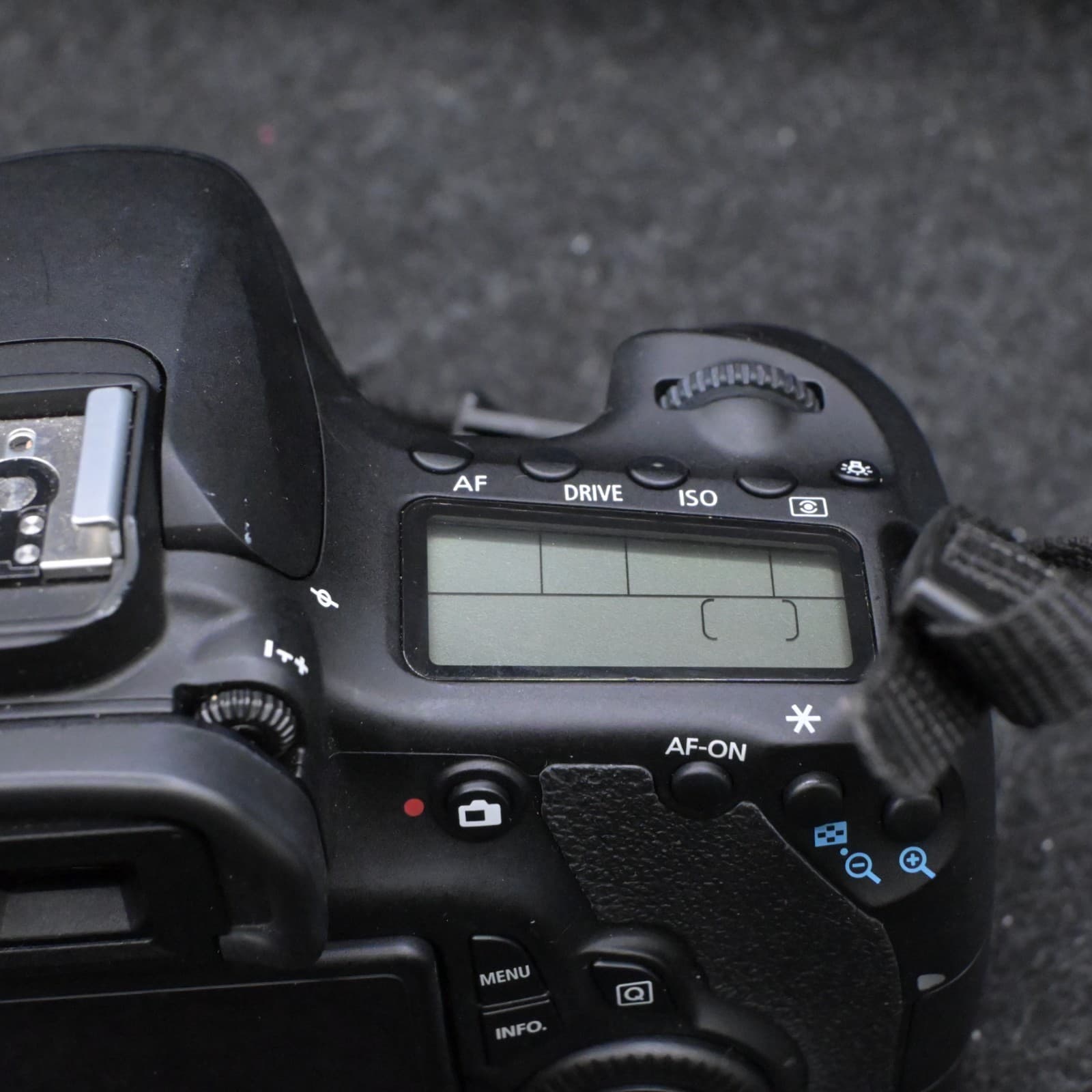 Canon EOS 60D 18MP DSLR Camera Body Only Charger Battery only - Thumbnail 9