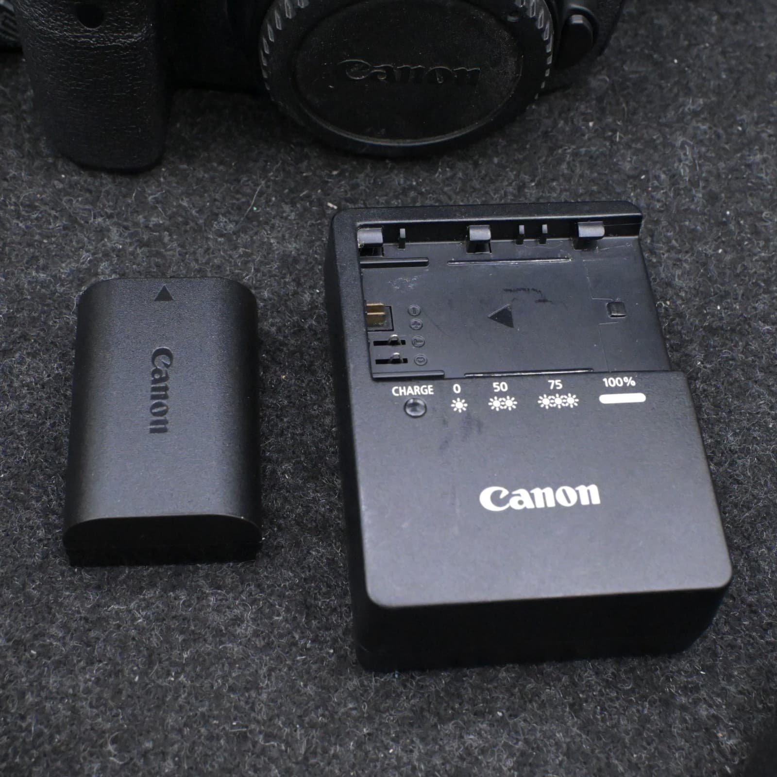 Canon EOS 60D 18MP DSLR Camera Body Only Charger Battery only - Thumbnail 2