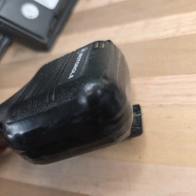 FOR PARTS OR REPAIR 6 Motorola NNTN4497CR Battery & HMN9725D Microphone - Thumbnail 6