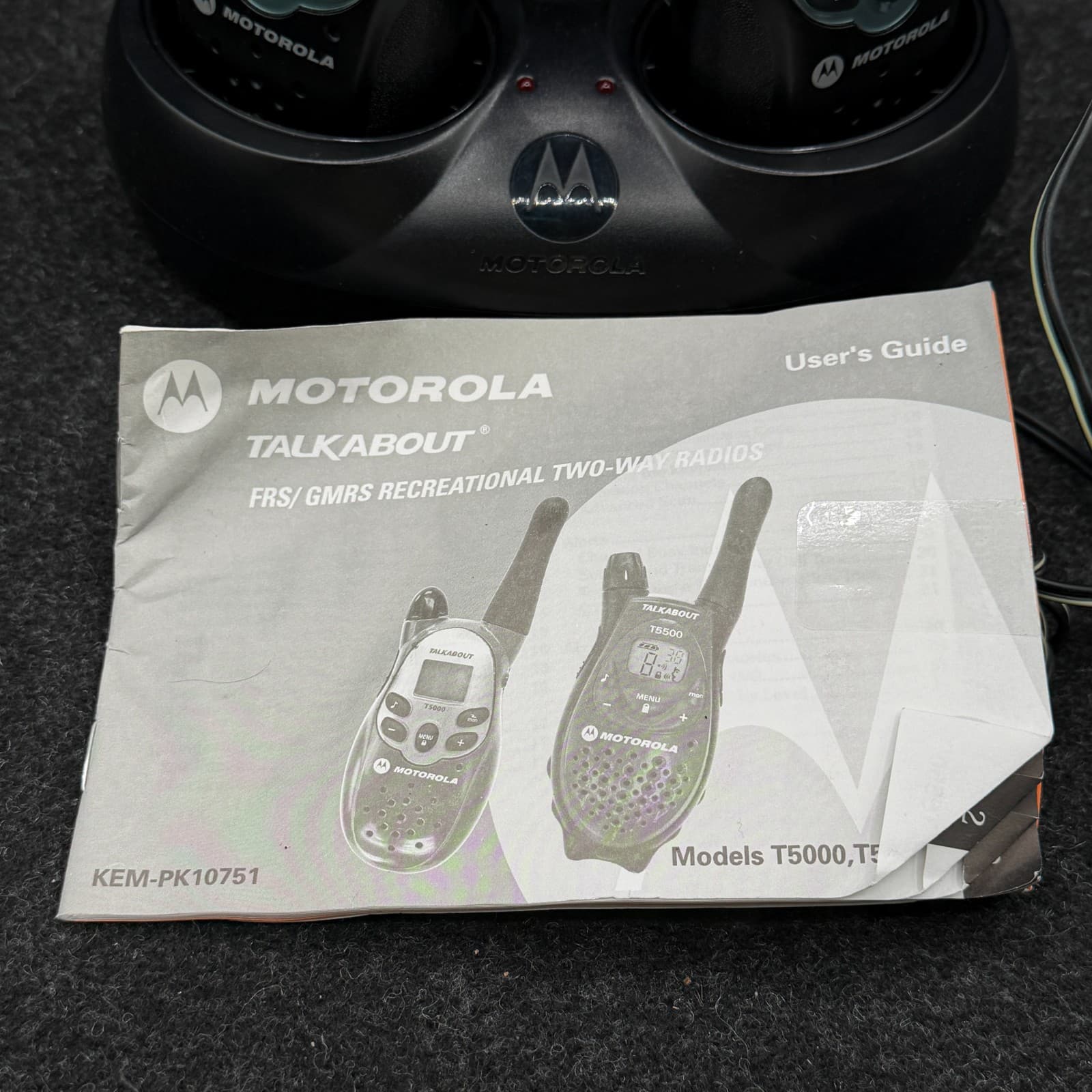 2 Motorola Talkabout T5000 22-Ch 2-Way Radio Walkie Talkie Set with Charger - Thumbnail 2