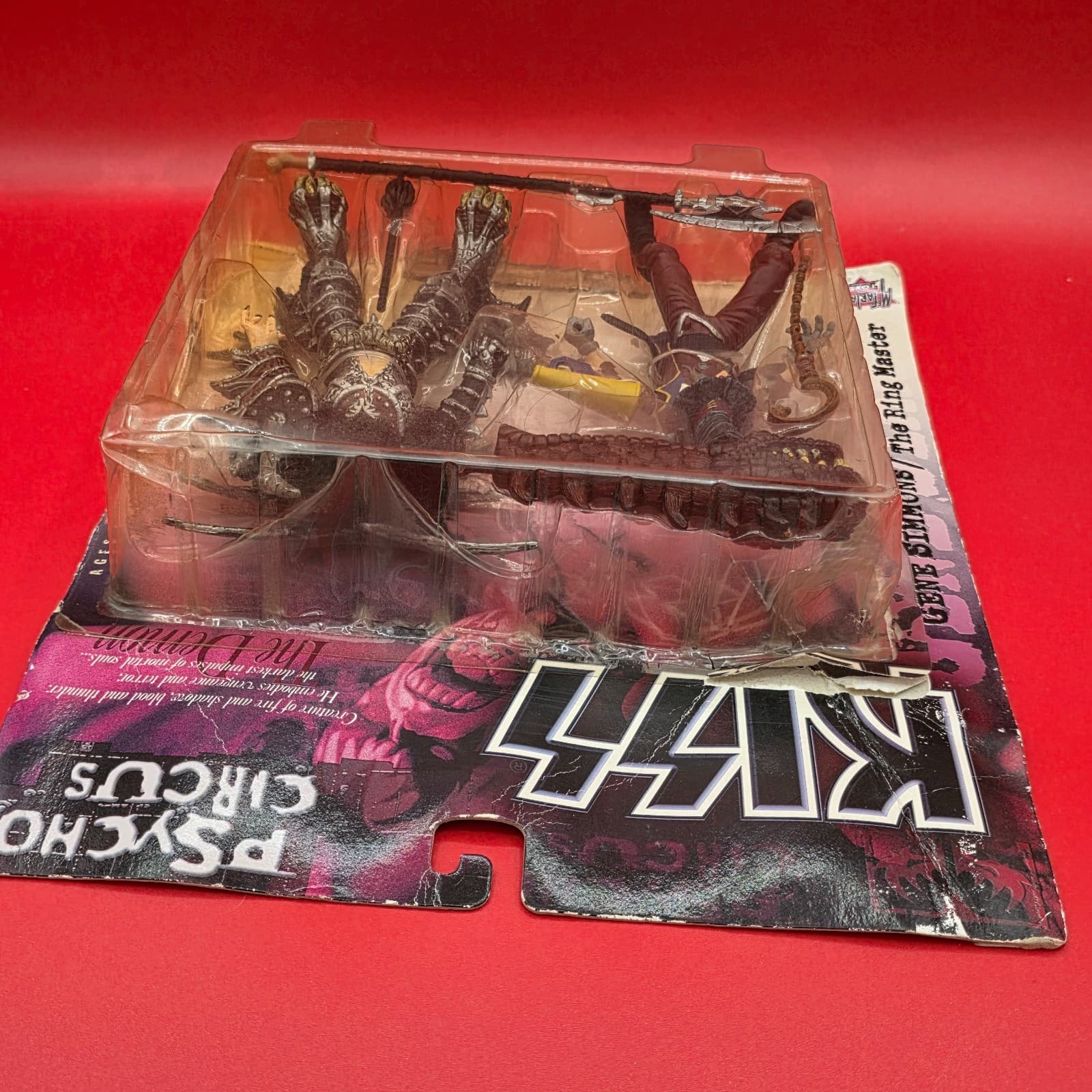 KISS Gene Simmons & The Ring Master Figure Psycho Circus McFarlane BRAND NEW - Thumbnail 5