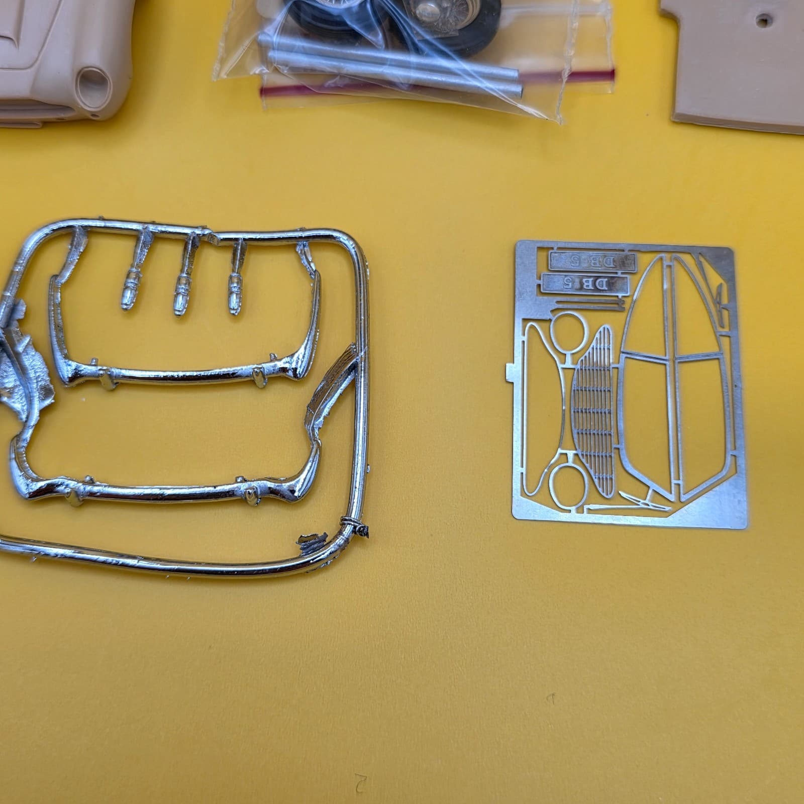 Provence Moulage 64 Aston Martin DB5 Coupe France Resin Model Car Kit 1:43 Scale - Thumbnail 3