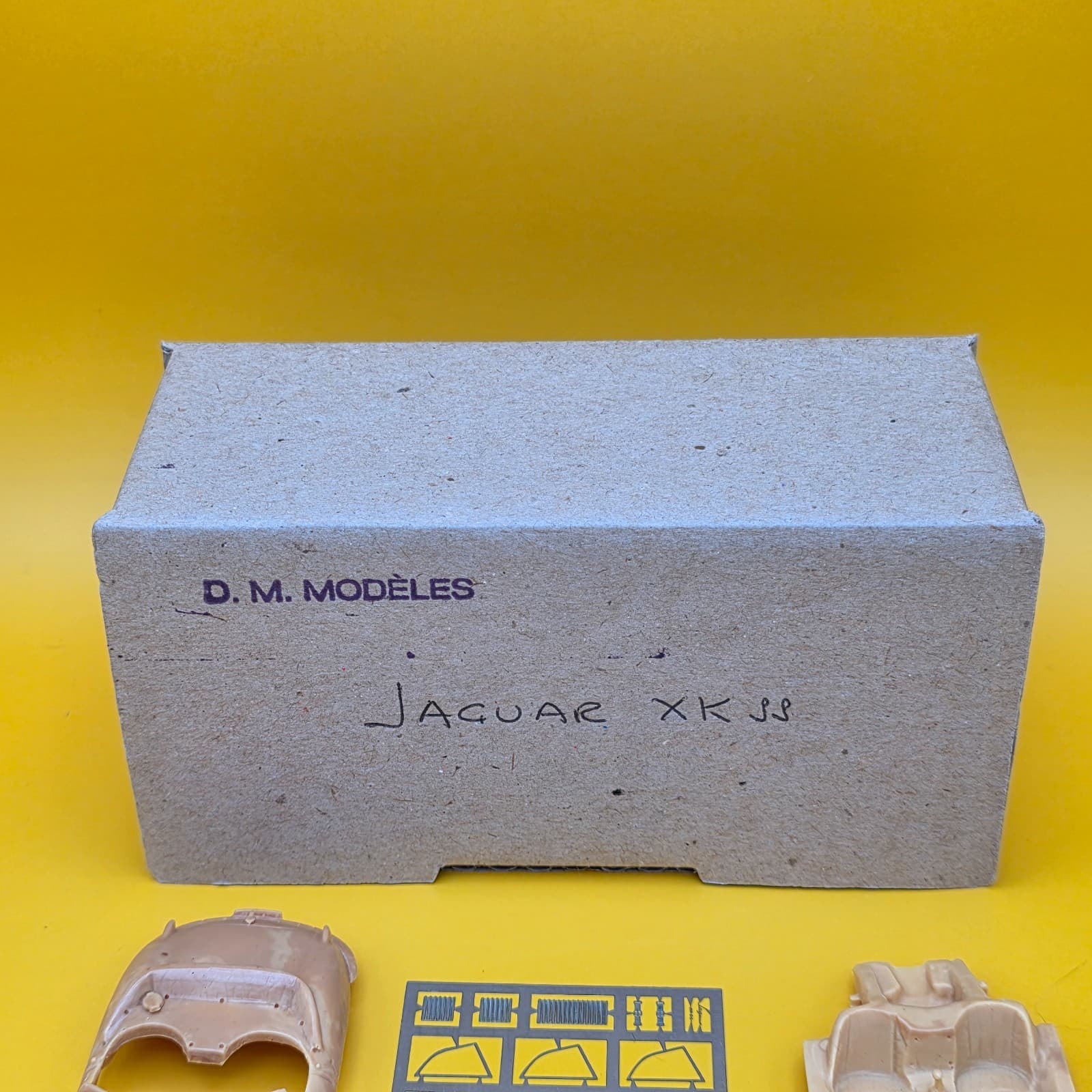 AV198 PROVENCE MOULAGE 1/43 1:43 KIT RESINE MONTE JAGUAR XK SS 1957 REF K759 - Thumbnail 6