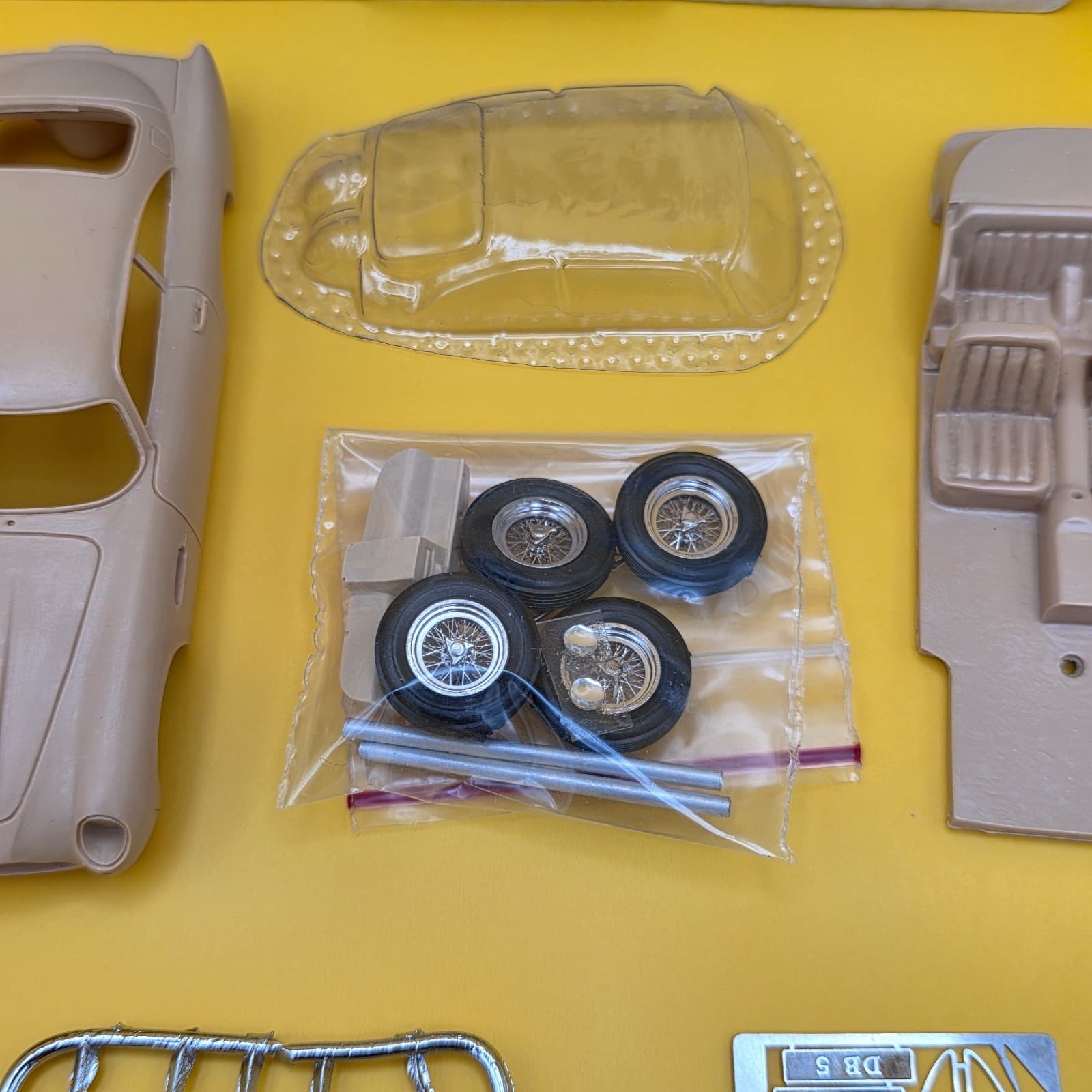 Provence Moulage 64 Aston Martin DB5 Coupe France Resin Model Car Kit 1:43 Scale - Thumbnail 5