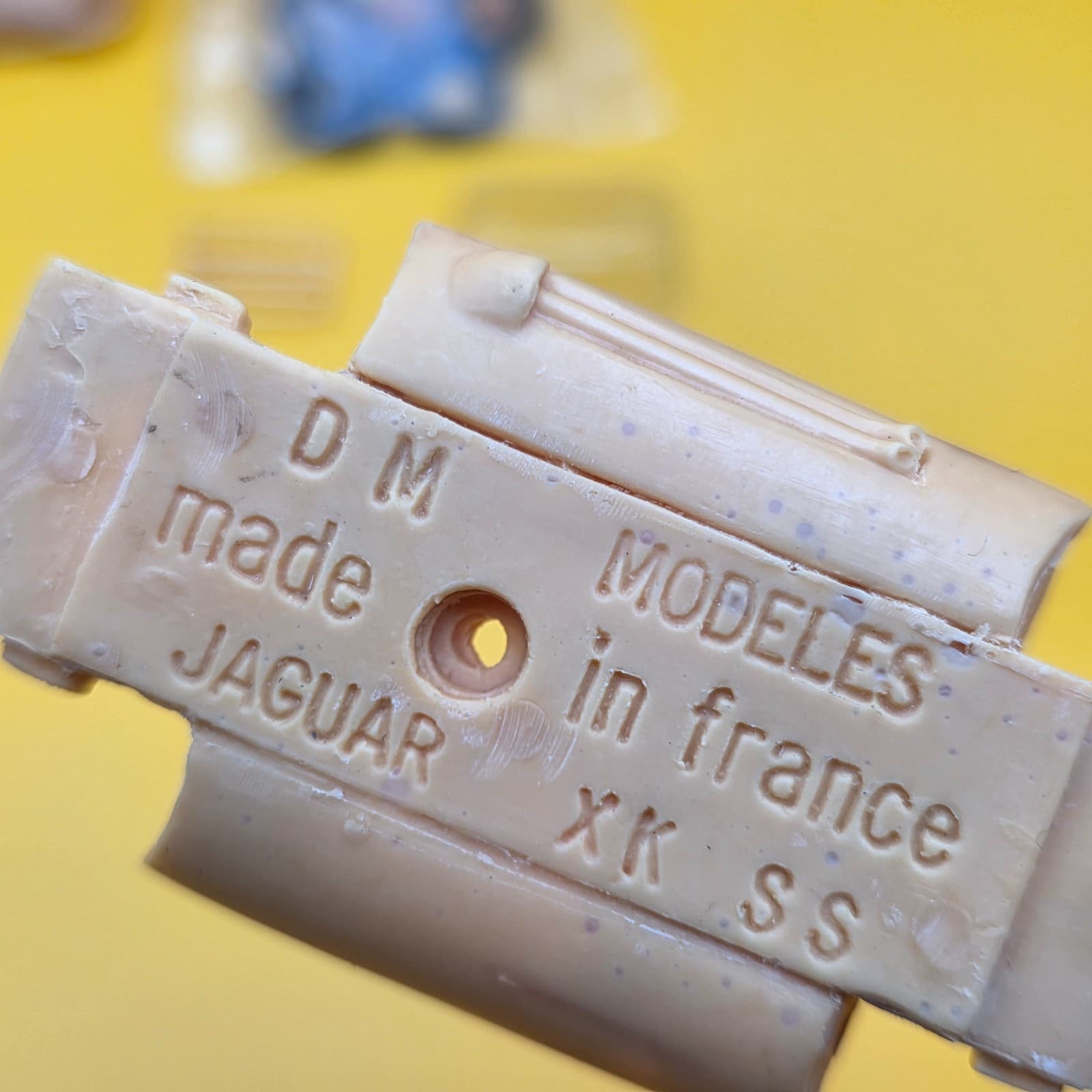 AV198 PROVENCE MOULAGE 1/43 1:43 KIT RESINE MONTE JAGUAR XK SS 1957 REF K759 - Thumbnail 7