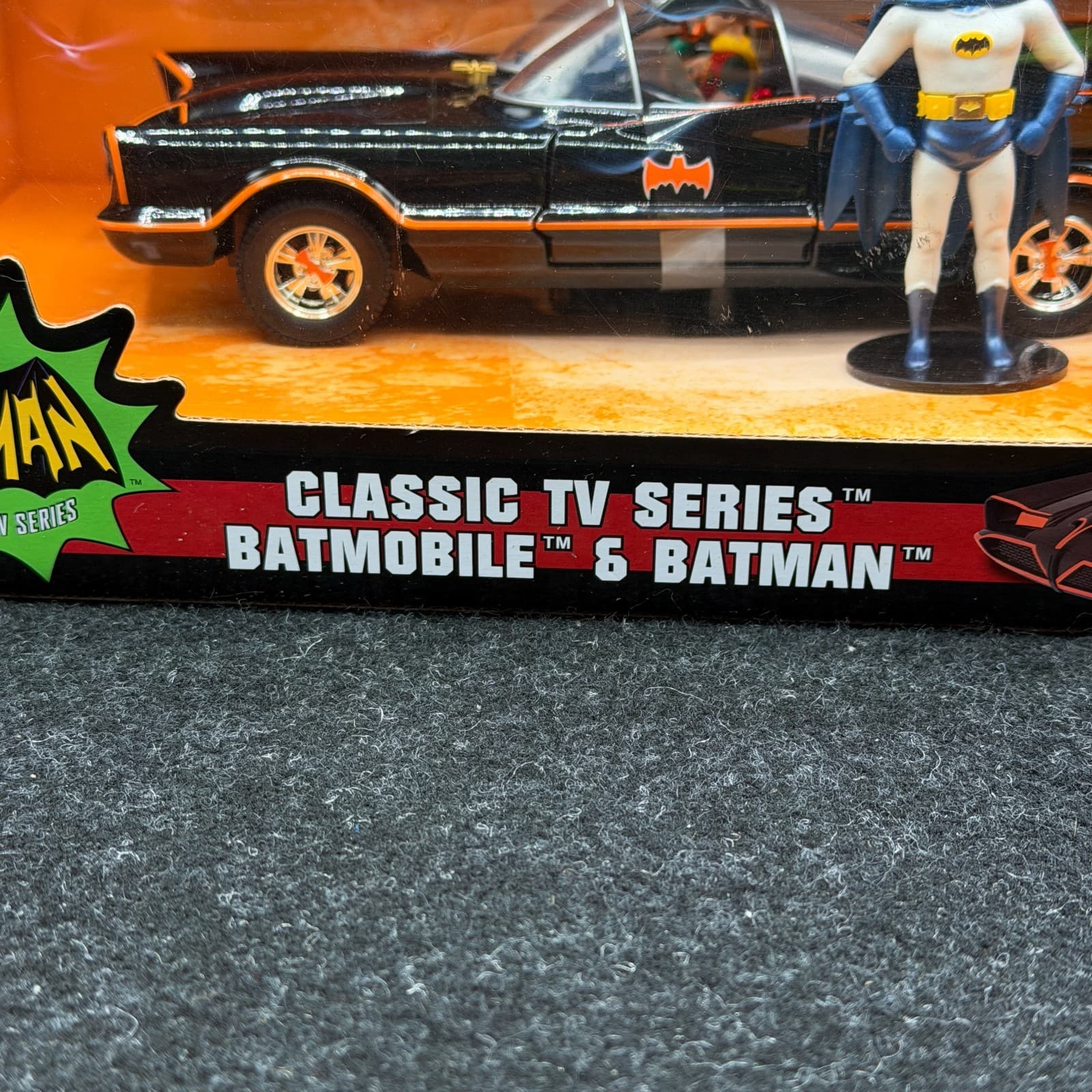 Jada Batman Classic TV Series Batmobile and Batman 1/24 (H) - Thumbnail 3