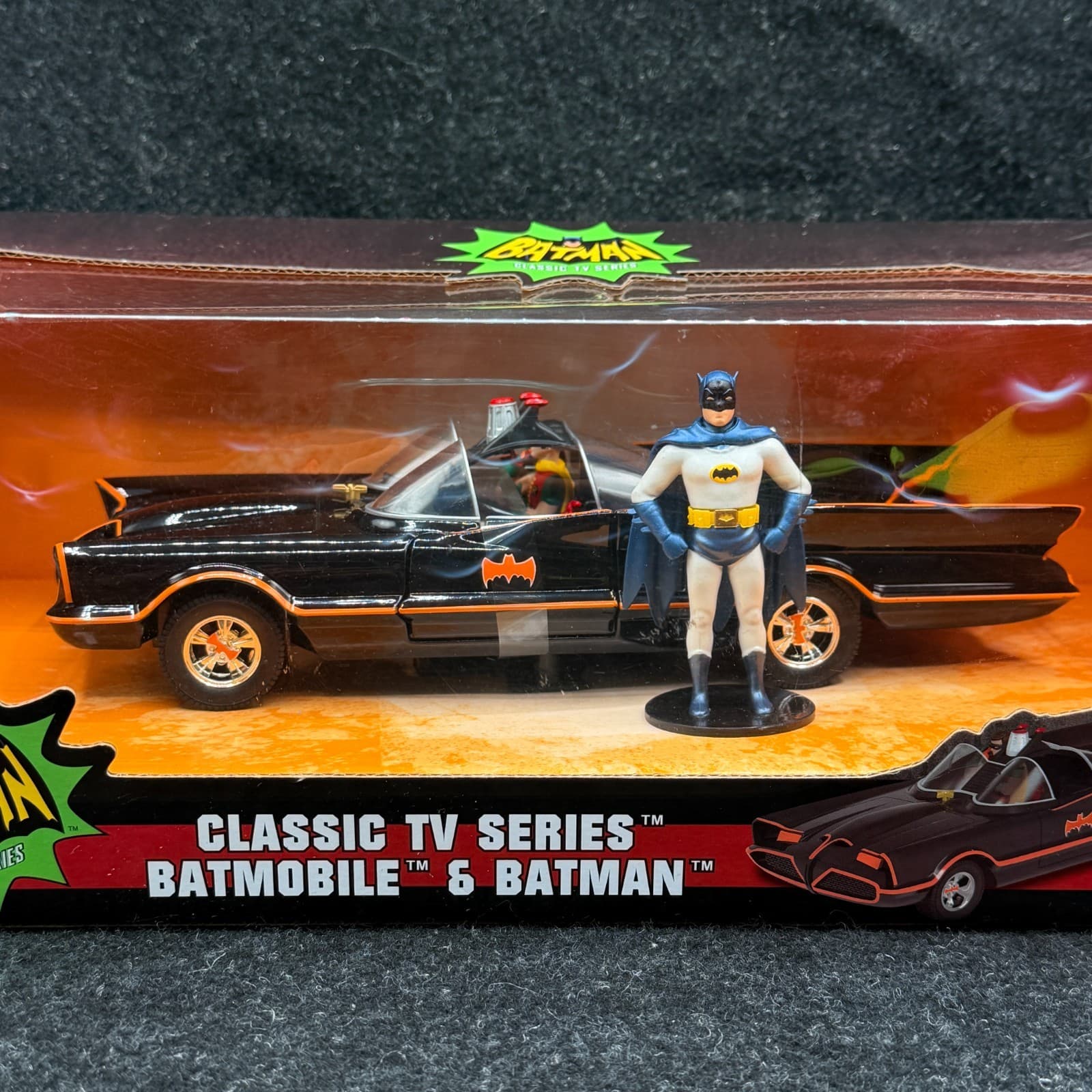Jada Batman Classic TV Series Batmobile and Batman 1/24 (H) - Thumbnail 4