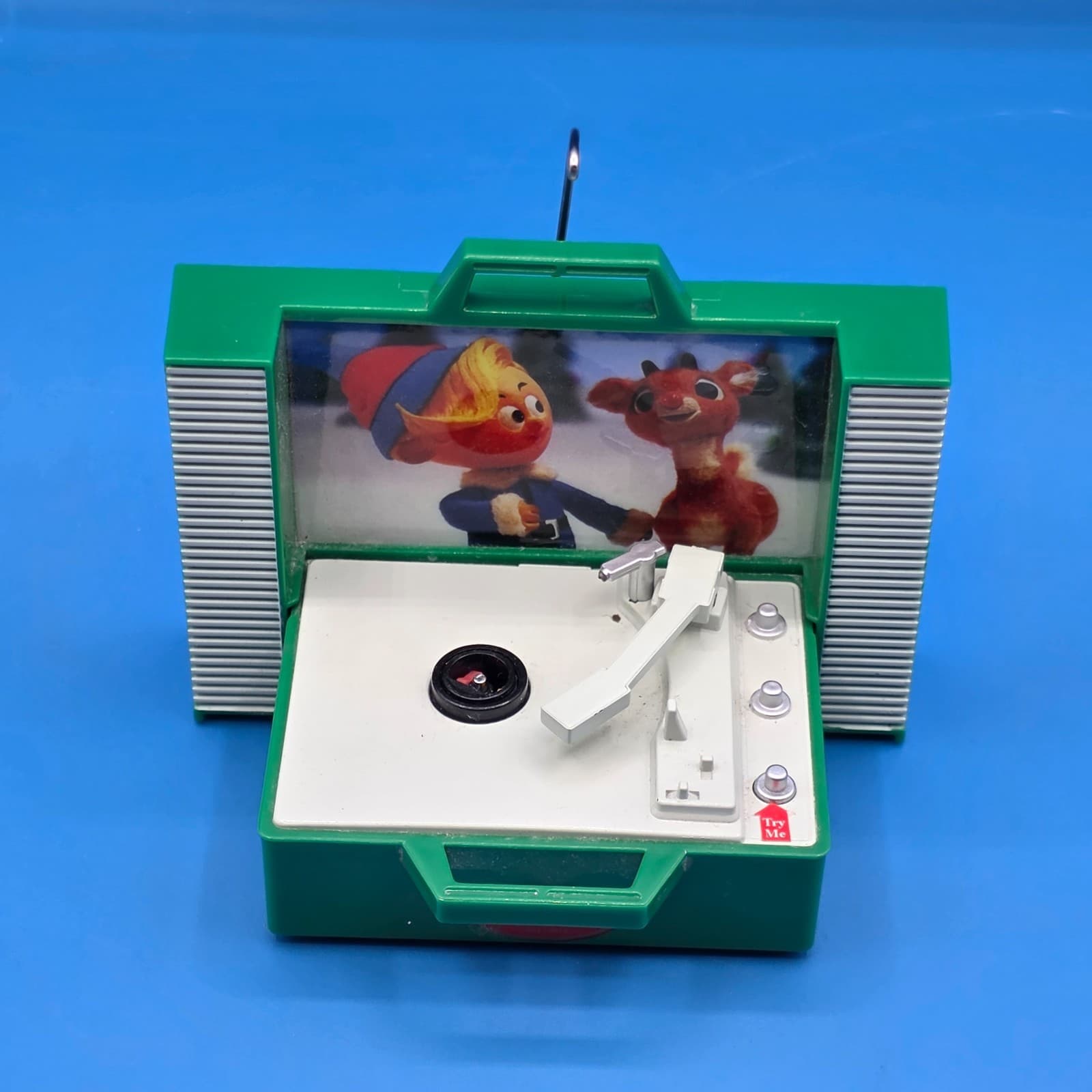*READ* Record Player Ornament Plays Rudolph The Red Nosed Reindeer - Thumbnail 2