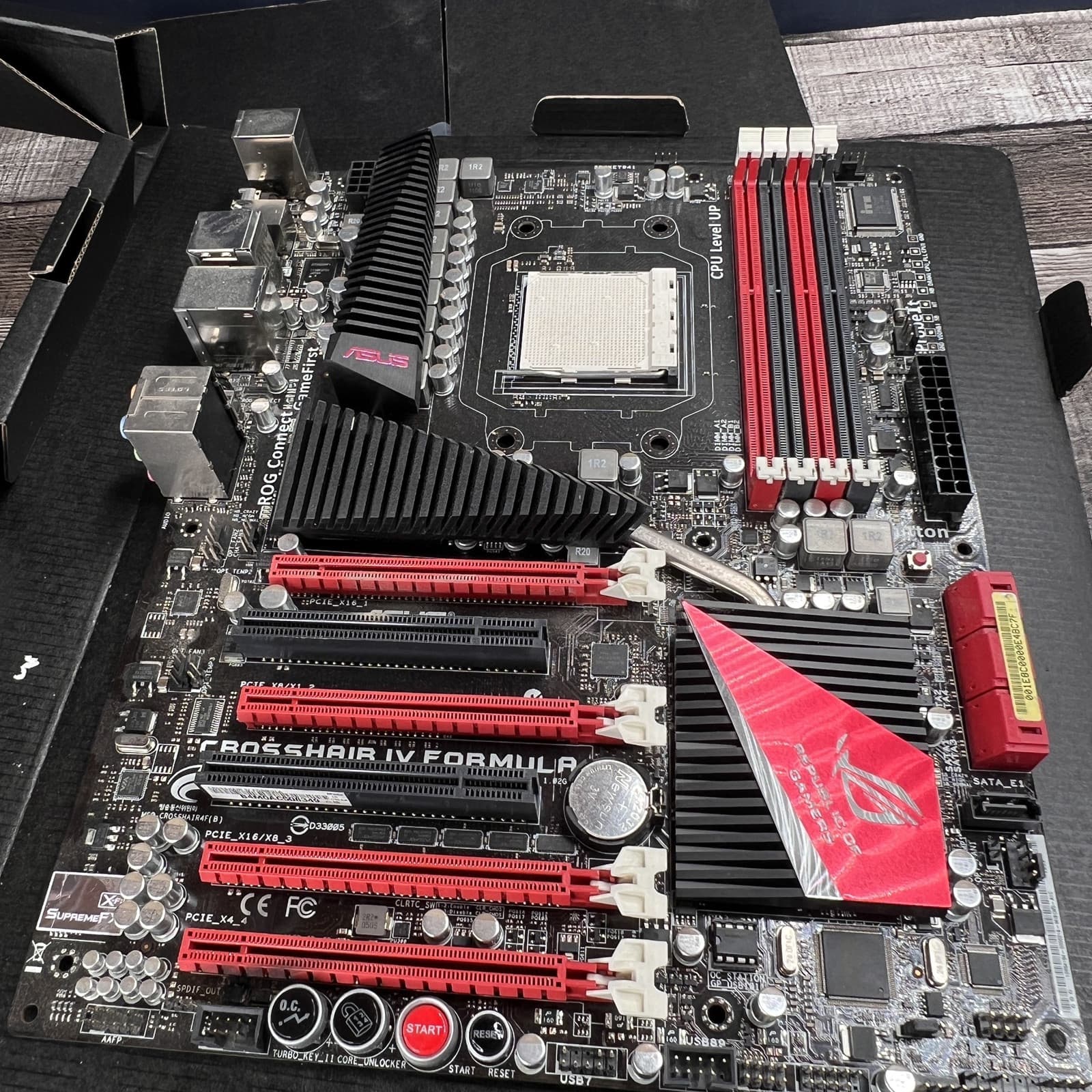 Asus Crosshair IV Formula Motherboard AMD 890FX DDR3 Phenom 2 Athlon x4 - Thumbnail 13