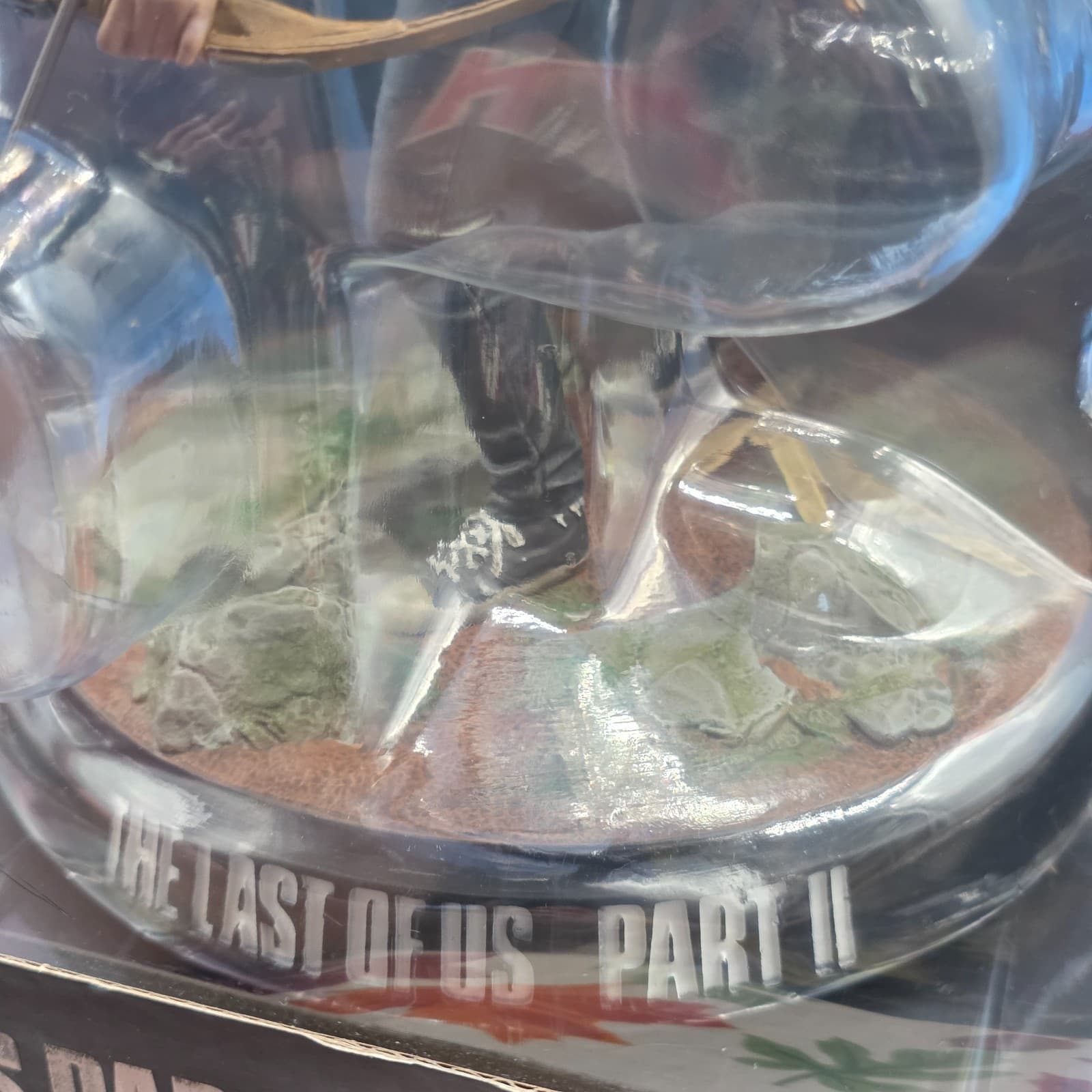 The Last of Us Part II 2 Ellie with Bow Figure Statue 8" Dark Horse NEW sealed - Thumbnail 4
