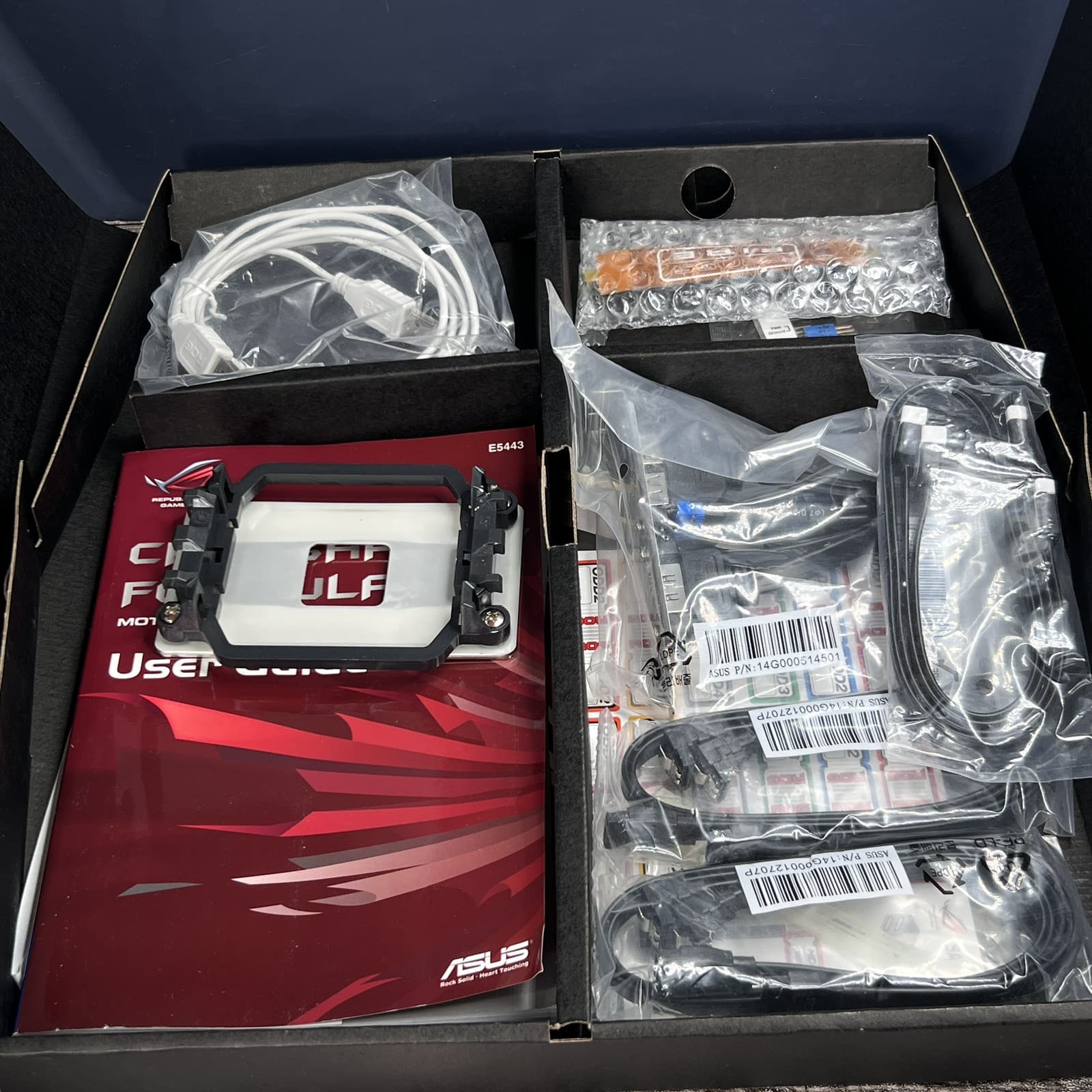 Asus Crosshair IV Formula Motherboard AMD 890FX DDR3 Phenom 2 Athlon x4 - Thumbnail 7