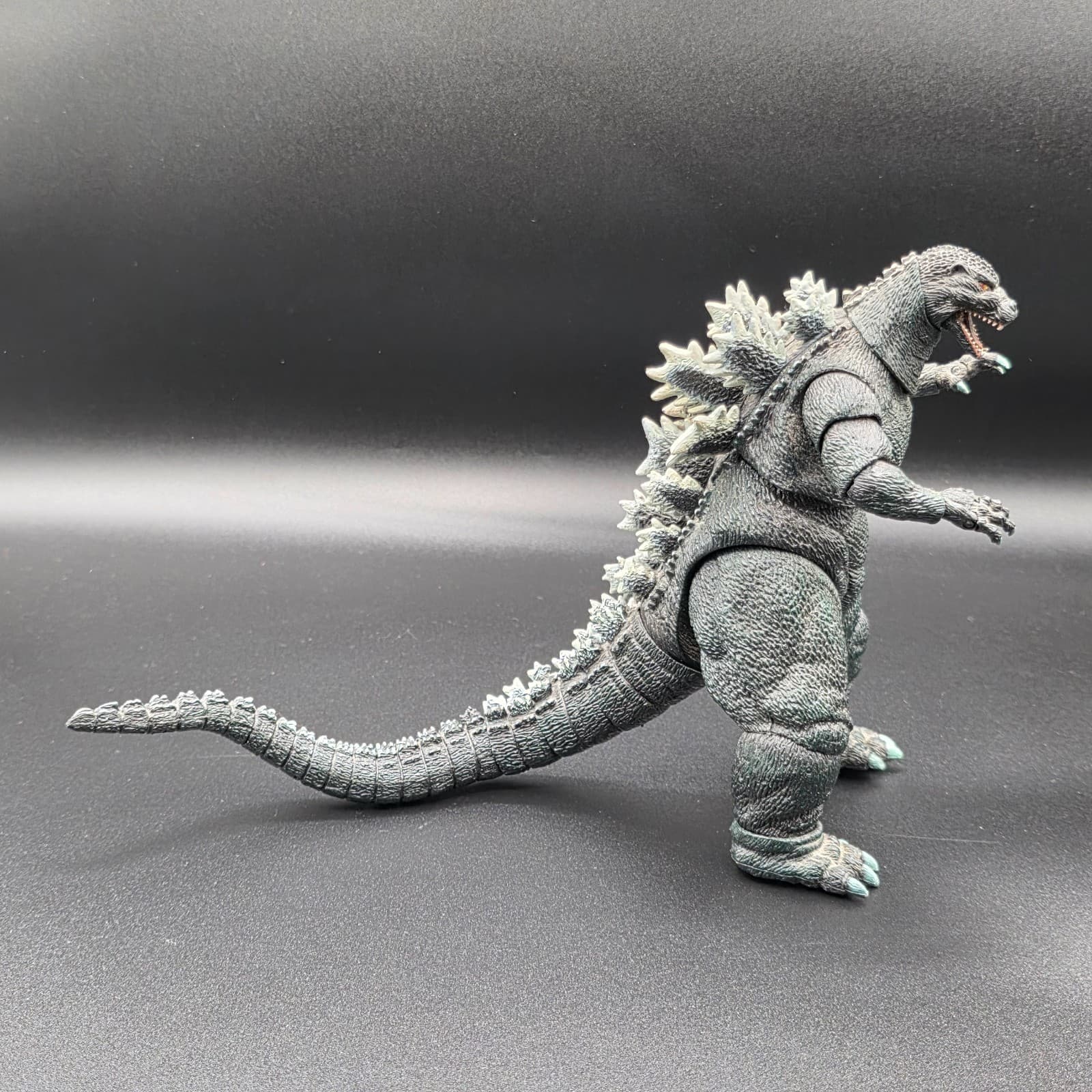 NECA 2014 Godzilla Figure TM & Co Toho WBE 6.5" Tall - Thumbnail 3