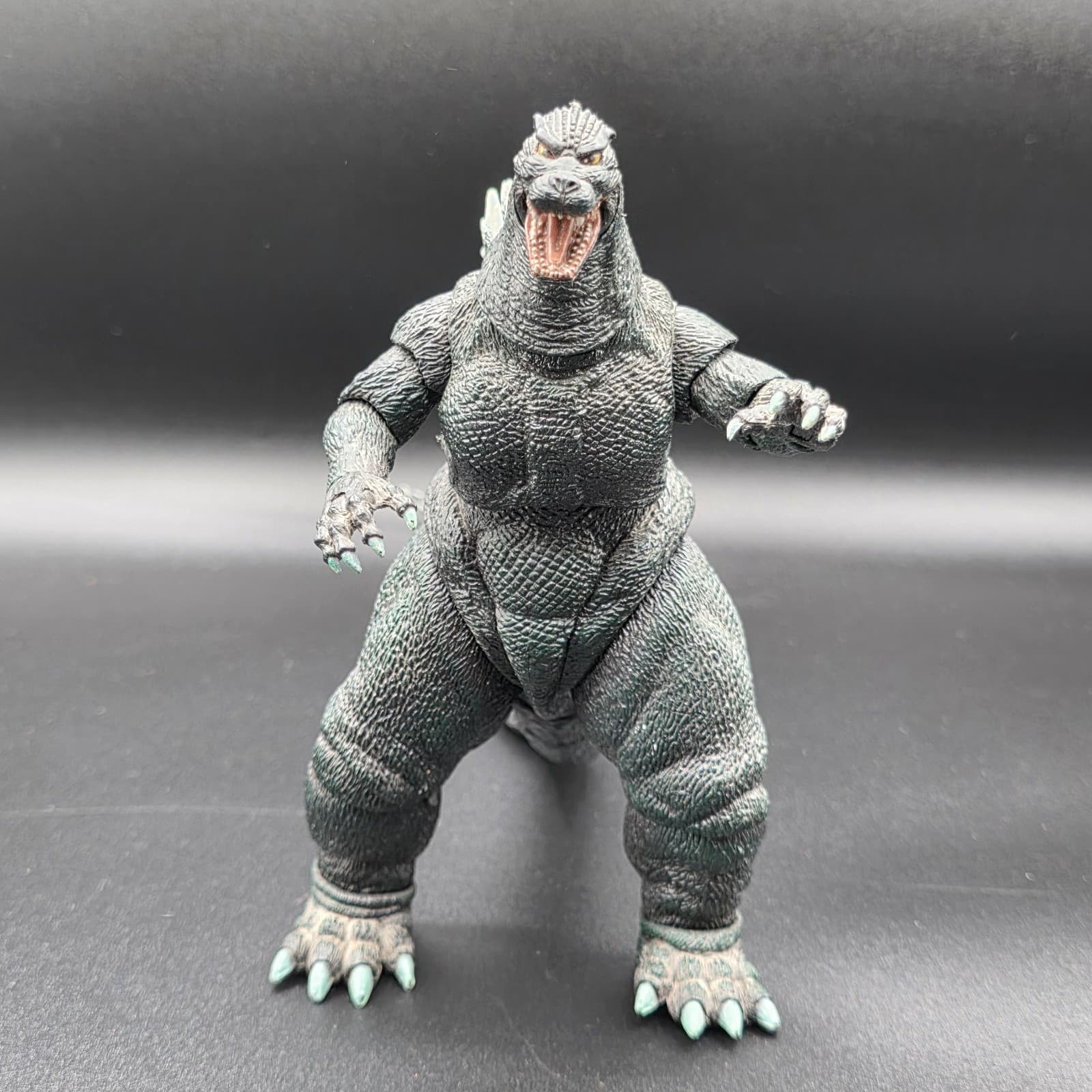 NECA 2014 Godzilla Figure TM & Co Toho WBE 6.5" Tall - Thumbnail 2