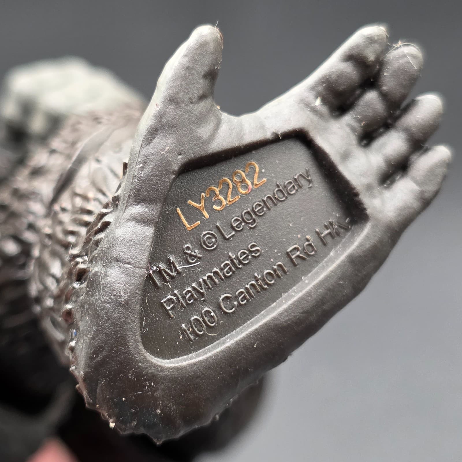 Godzilla X Kong The New Empire Kong With Beast Glove Figure - Thumbnail 4