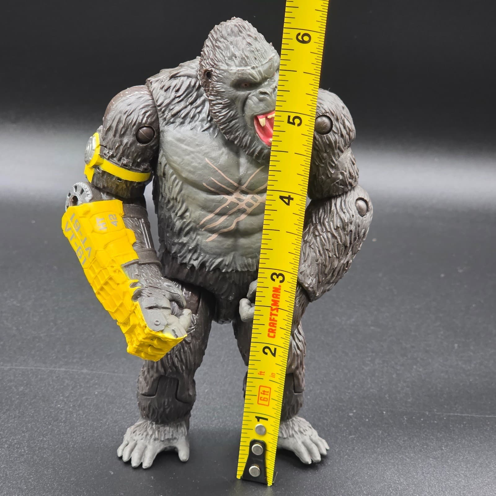 Godzilla X Kong The New Empire Kong With Beast Glove Figure - Thumbnail 2
