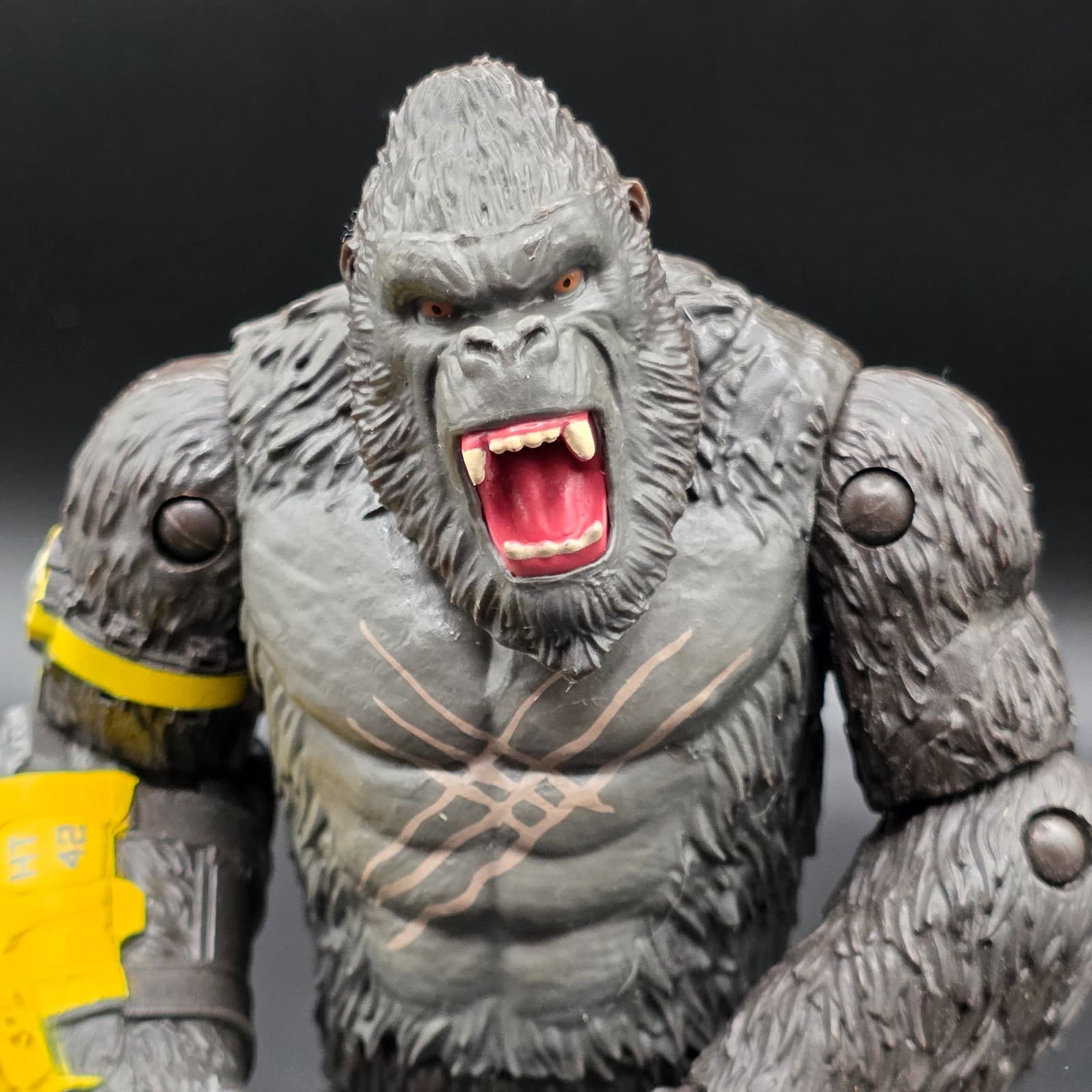 Godzilla X Kong The New Empire Kong With Beast Glove Figure - Thumbnail 6