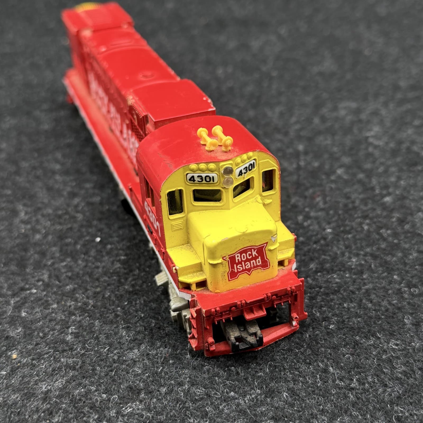 TYCO HO POWERED ROCK ISLAND ALCO CENTURY 430 4301 DIESEL LOCOMOTIVE - ROAD# 4301 - Thumbnail 4
