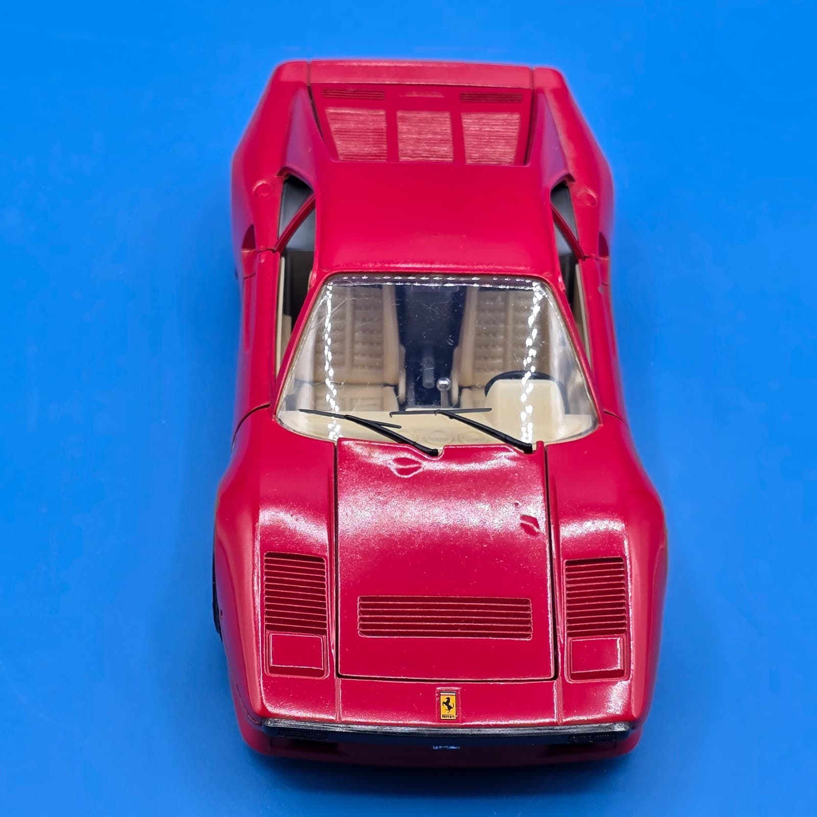 Burago Diecast Red Ferrari GTO 1984 Made in Italy 1:24 BBurago #0172 - Thumbnail 10