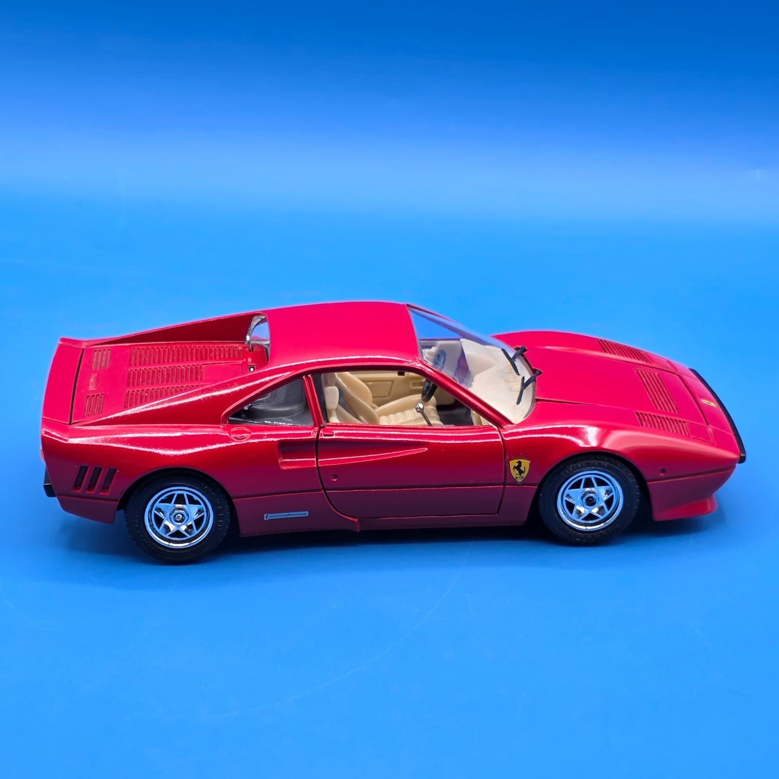 Burago Diecast Red Ferrari GTO 1984 Made in Italy 1:24 BBurago #0172 - Thumbnail 9