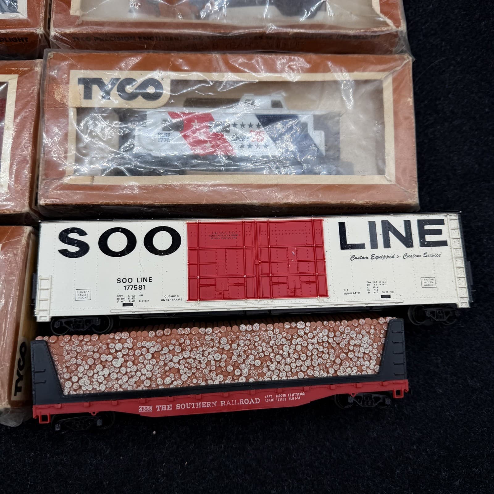 Lot of 8 Vintage Tyco HO Scale Train Cars In Boxes - Thumbnail 2