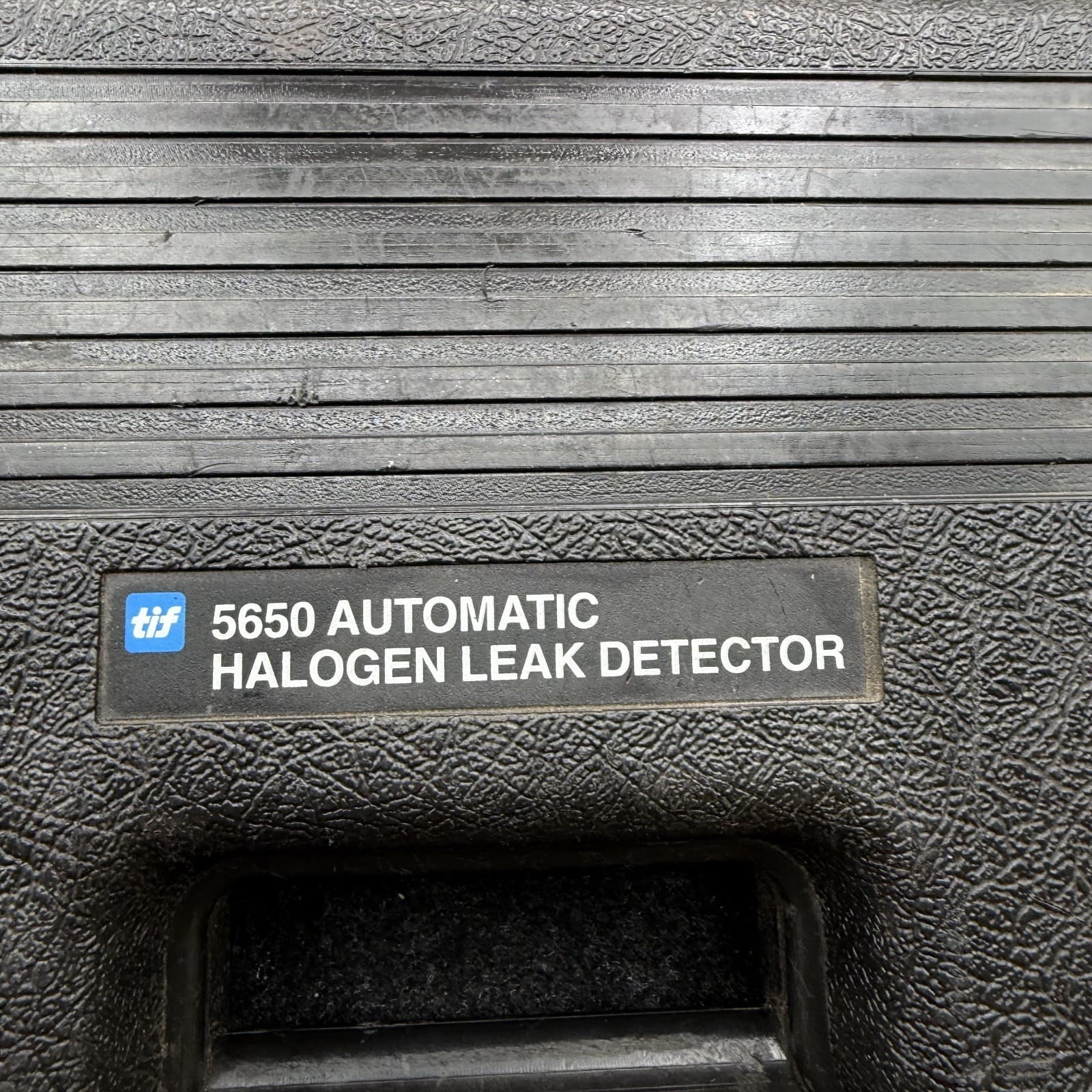 TIF Professional Automatic Halogen Leak Detector w/ Case (TIF5650) Made in USA - Thumbnail 2