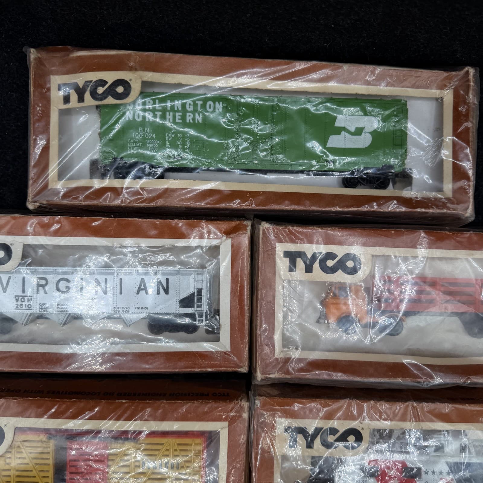 Lot of 8 Vintage Tyco HO Scale Train Cars In Boxes - Thumbnail 5