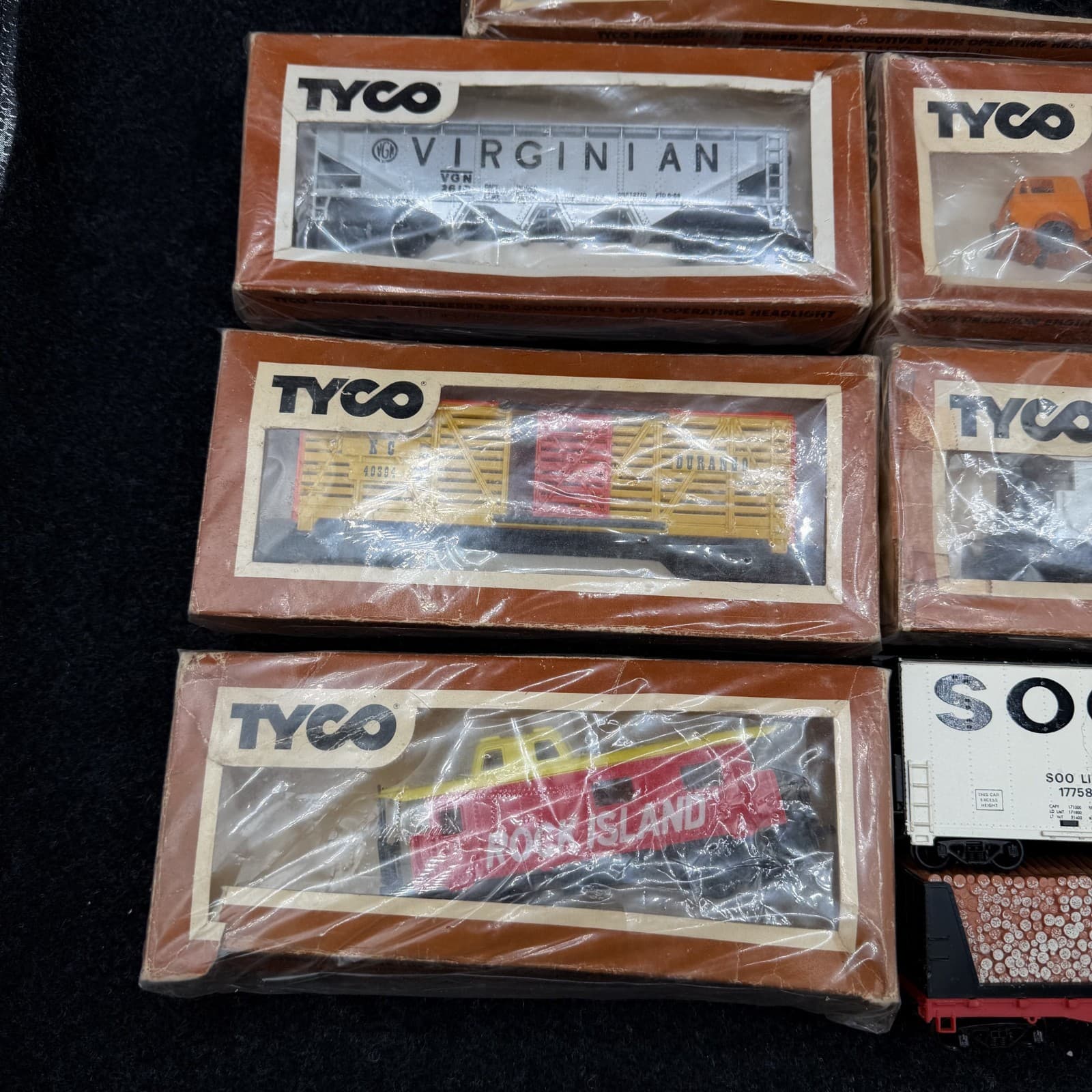 Lot of 8 Vintage Tyco HO Scale Train Cars In Boxes - Thumbnail 3