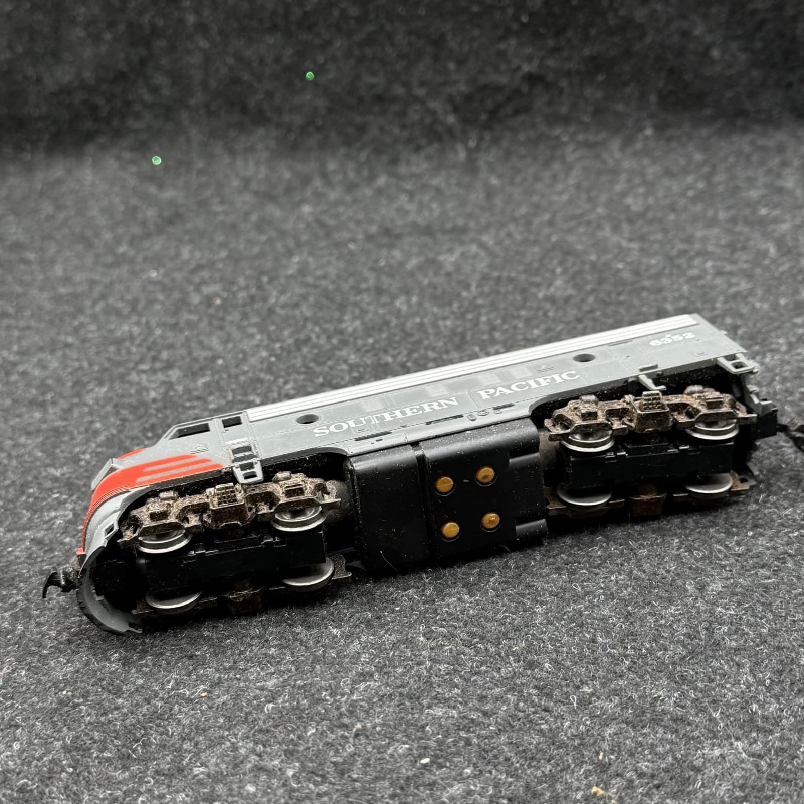 Athearn 3223 HO Scale Souther Pacific DMY F7A "Bloody Nose" #6352 - Thumbnail 10
