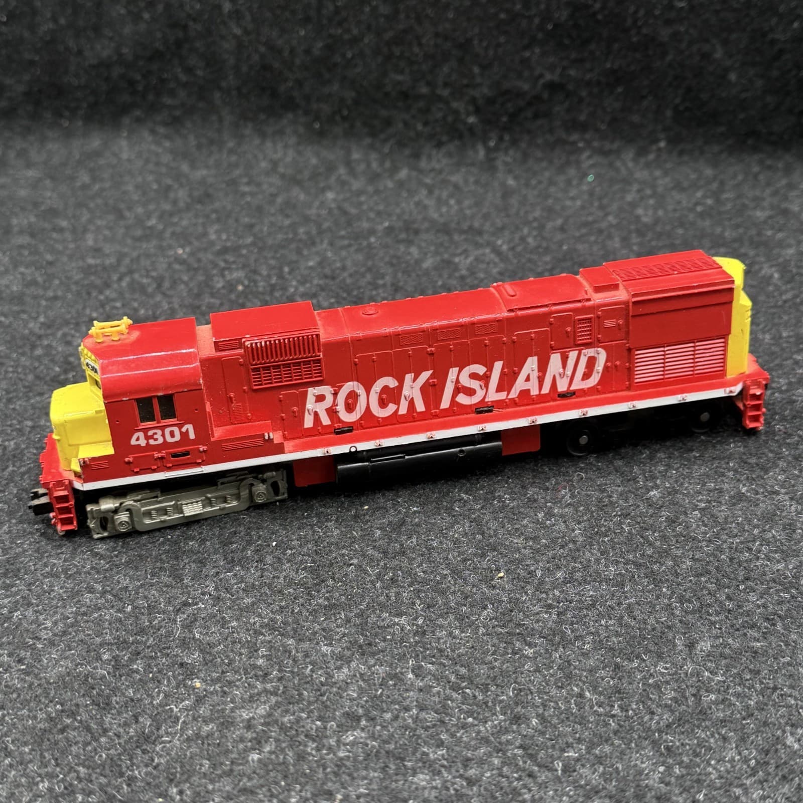 TYCO HO POWERED ROCK ISLAND ALCO CENTURY 430 4301 DIESEL LOCOMOTIVE - ROAD# 4301 - Thumbnail 5