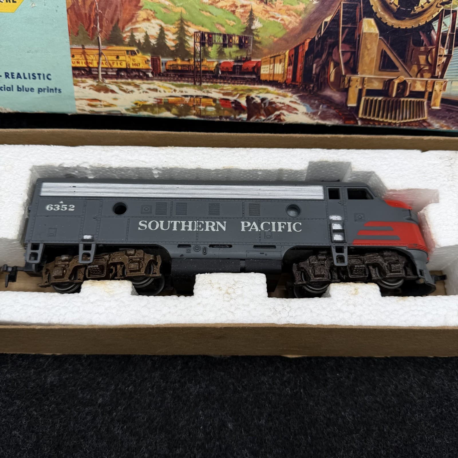 Athearn 3223 HO Scale Souther Pacific DMY F7A "Bloody Nose" #6352 - Thumbnail 2