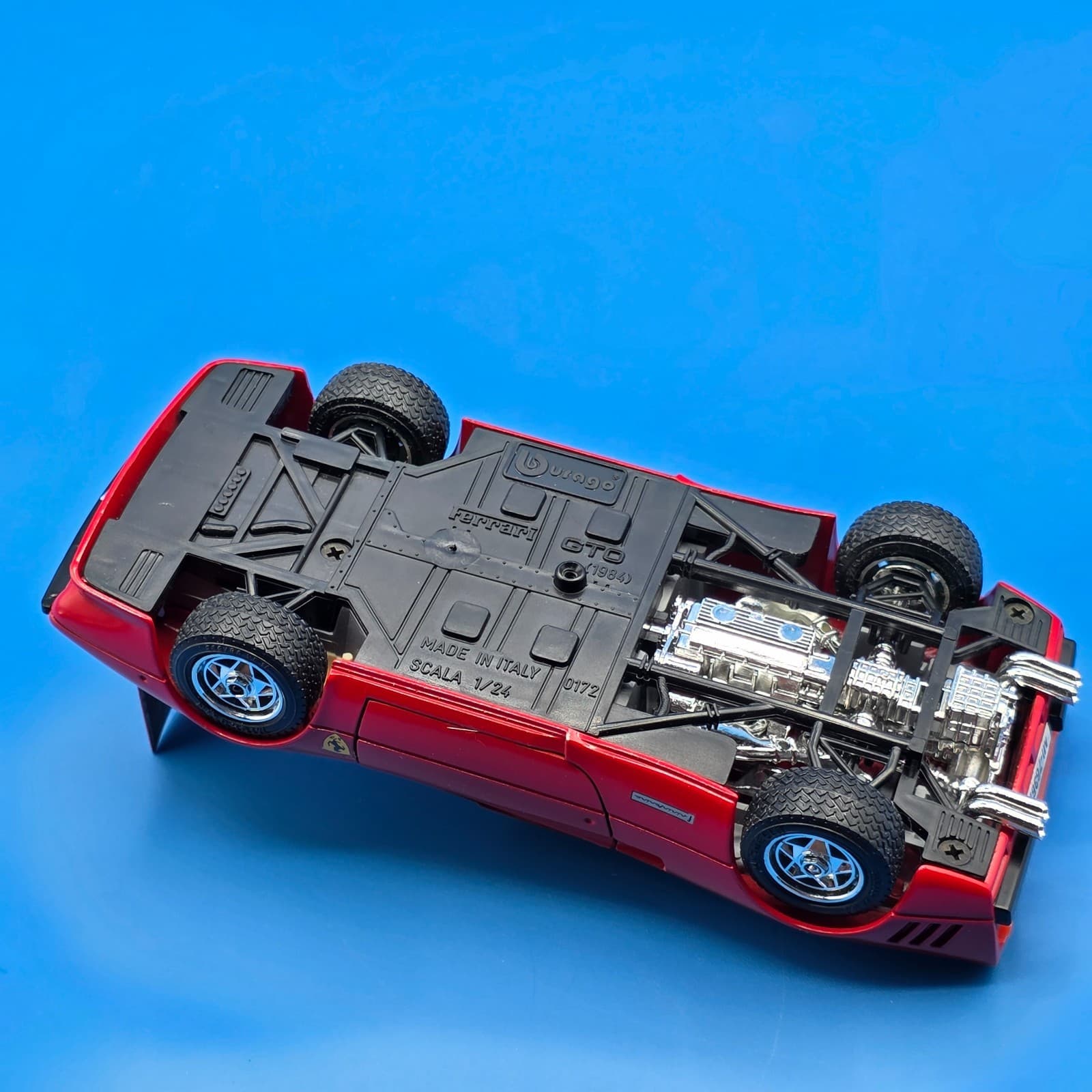 Burago Diecast Red Ferrari GTO 1984 Made in Italy 1:24 BBurago #0172 - Thumbnail 4