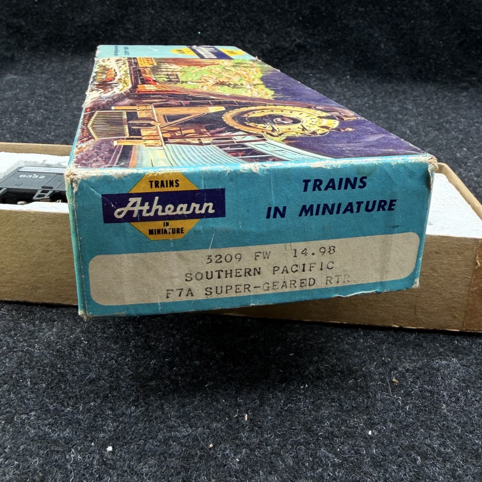 Athearn 3223 HO Scale Souther Pacific DMY F7A "Bloody Nose" #6352 - Thumbnail 3