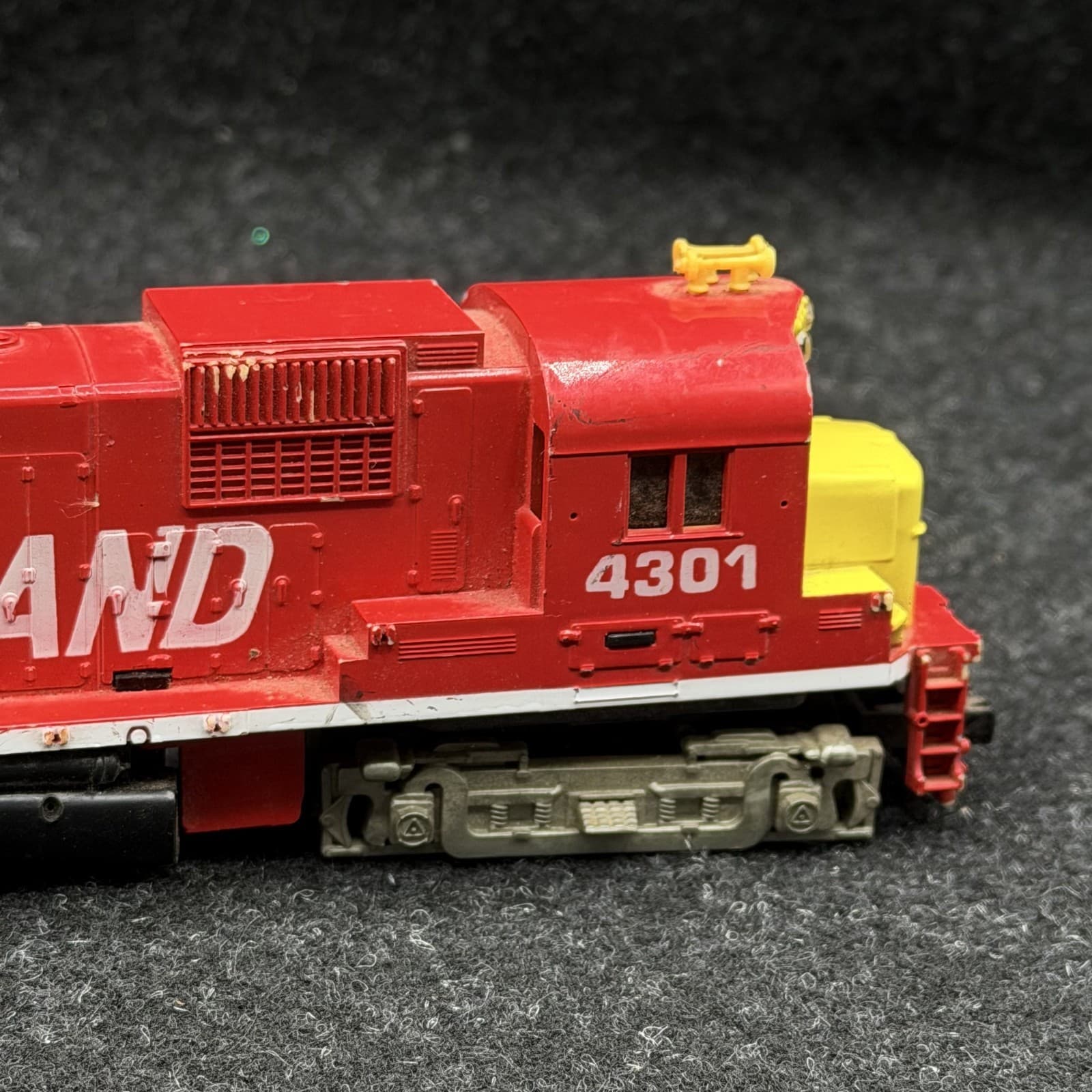 TYCO HO POWERED ROCK ISLAND ALCO CENTURY 430 4301 DIESEL LOCOMOTIVE - ROAD# 4301 - Thumbnail 2