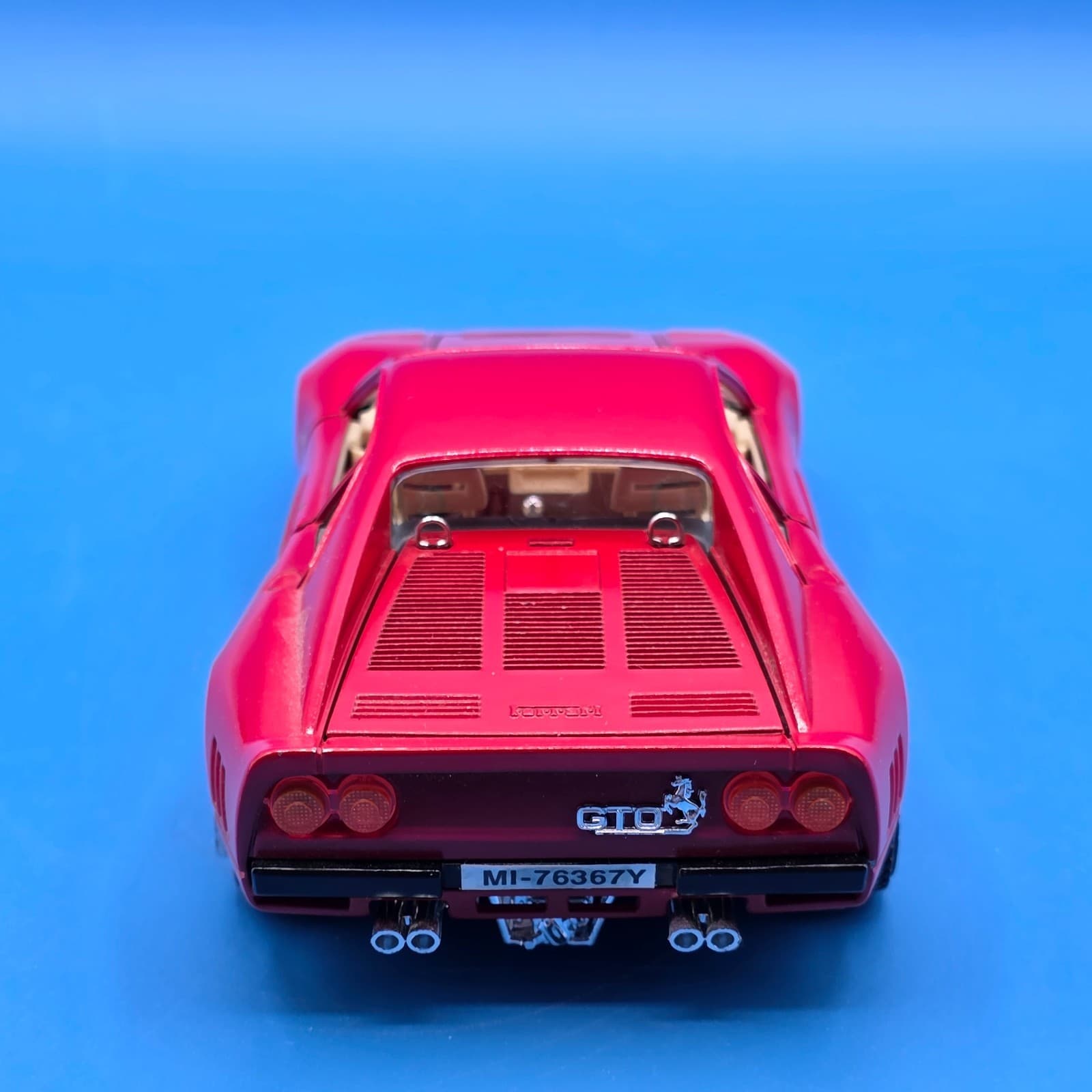 Burago Diecast Red Ferrari GTO 1984 Made in Italy 1:24 BBurago #0172 - Thumbnail 8