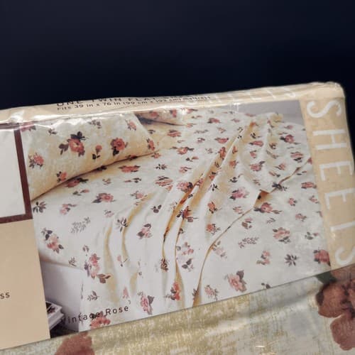 CARESS VINTAGE ROSE PRINT TWIN FLAT SHEET BRAND NEW IN PACKAGE COTTAGE CORE - Thumbnail 3