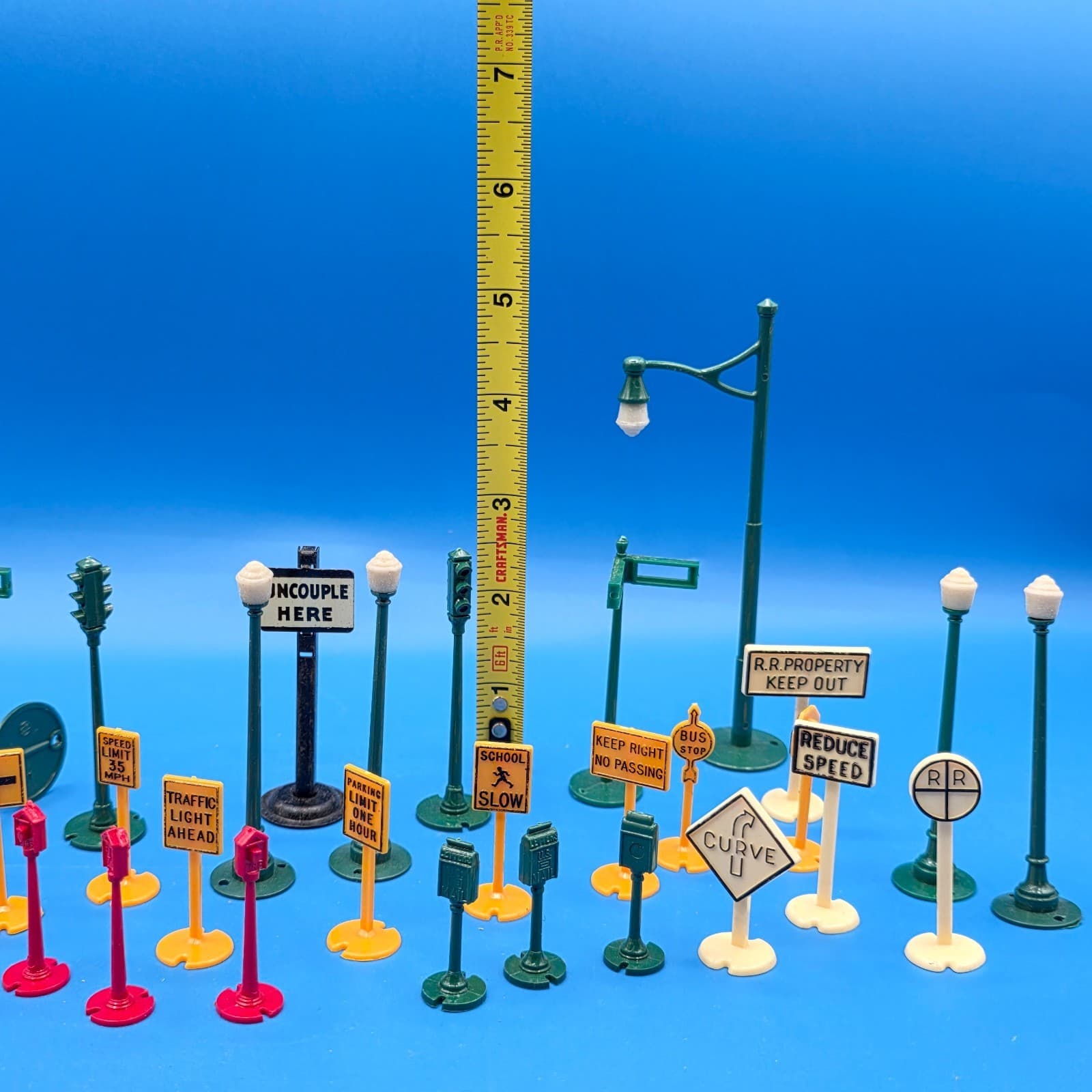 Plasticville by Bachmann Street Accessories Poles, Signs - Thumbnail 8