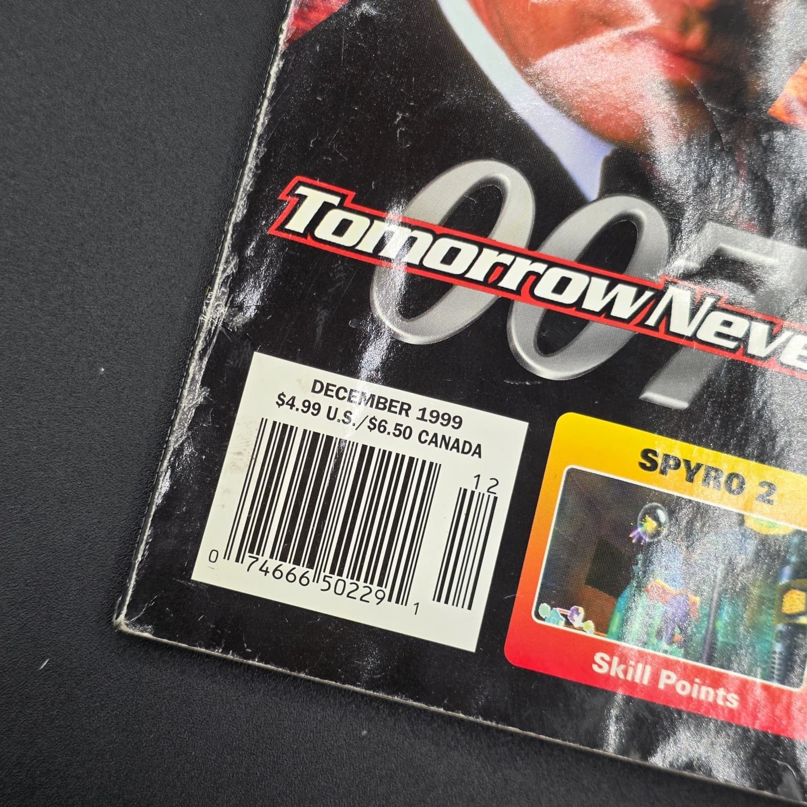 Tips & Tricks Video Game Magazine # 58 December 1999 Bond Is Back - Thumbnail 2